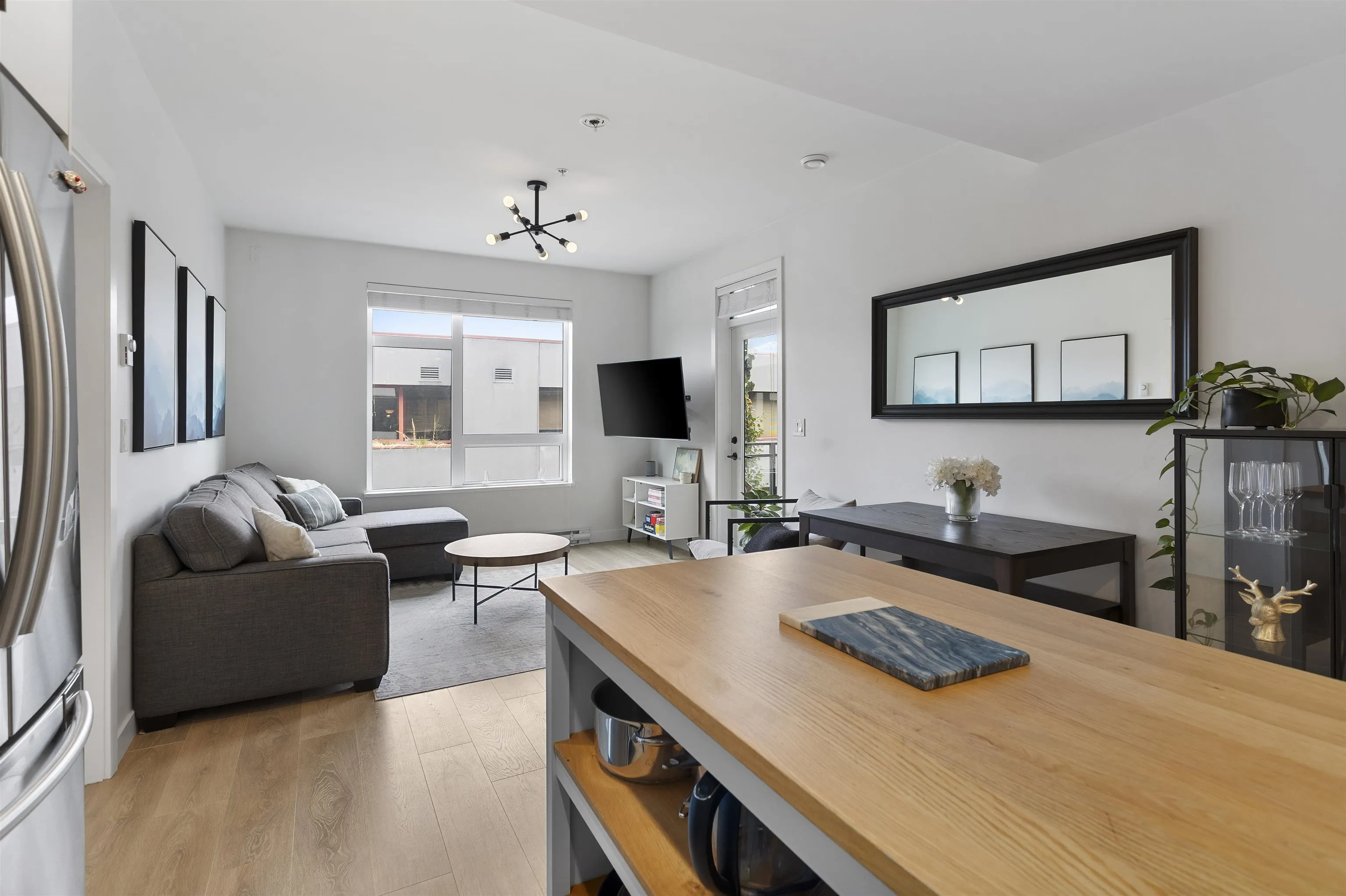 301 3018 St George Street