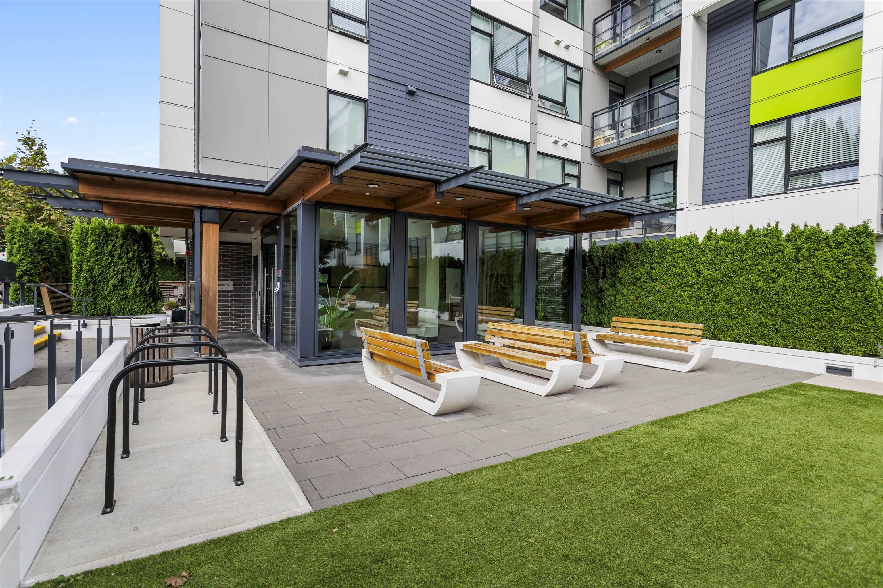 301 3018 St George Street