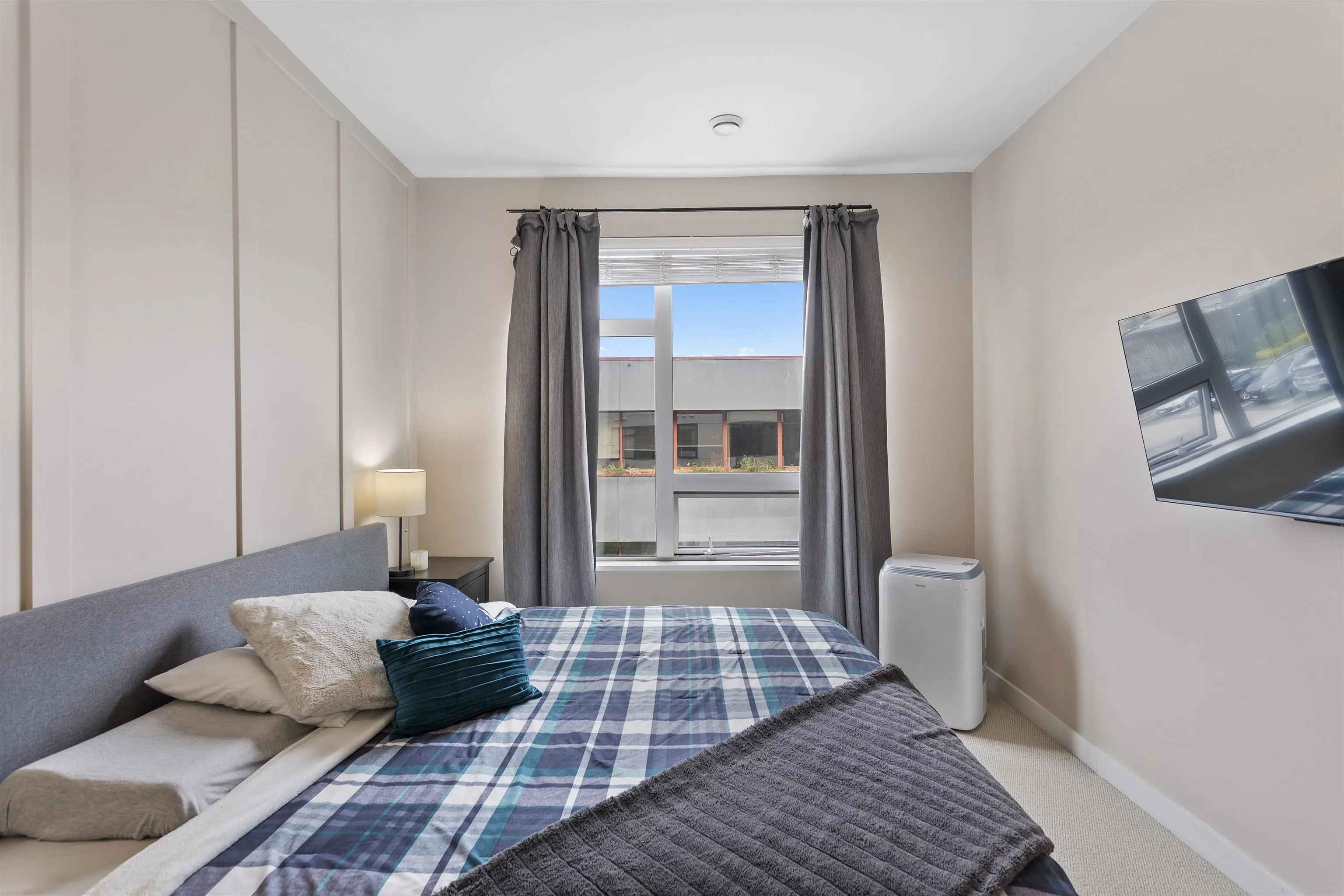 301 3018 St George Street