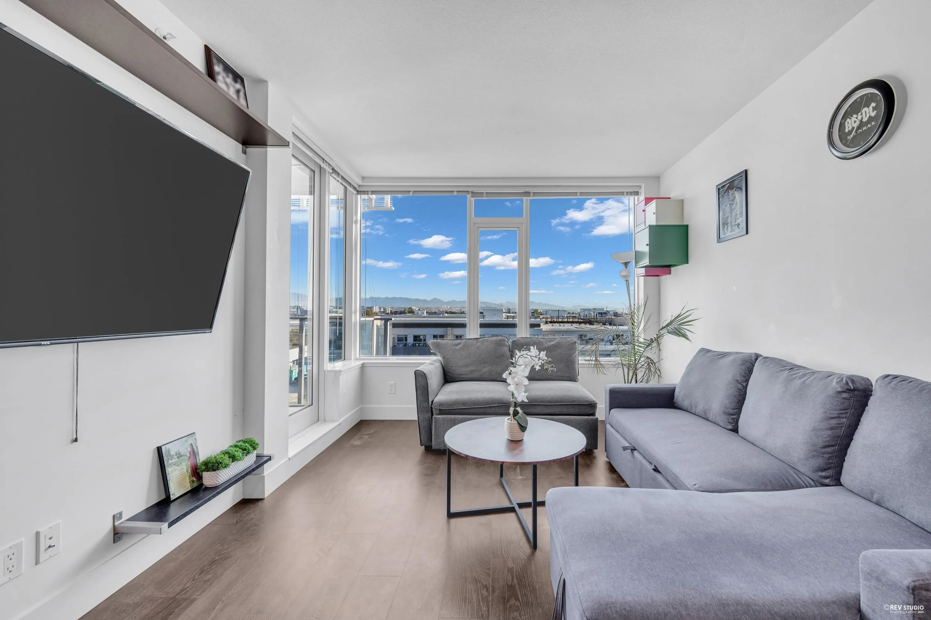 1007 5233 Gilbert Road