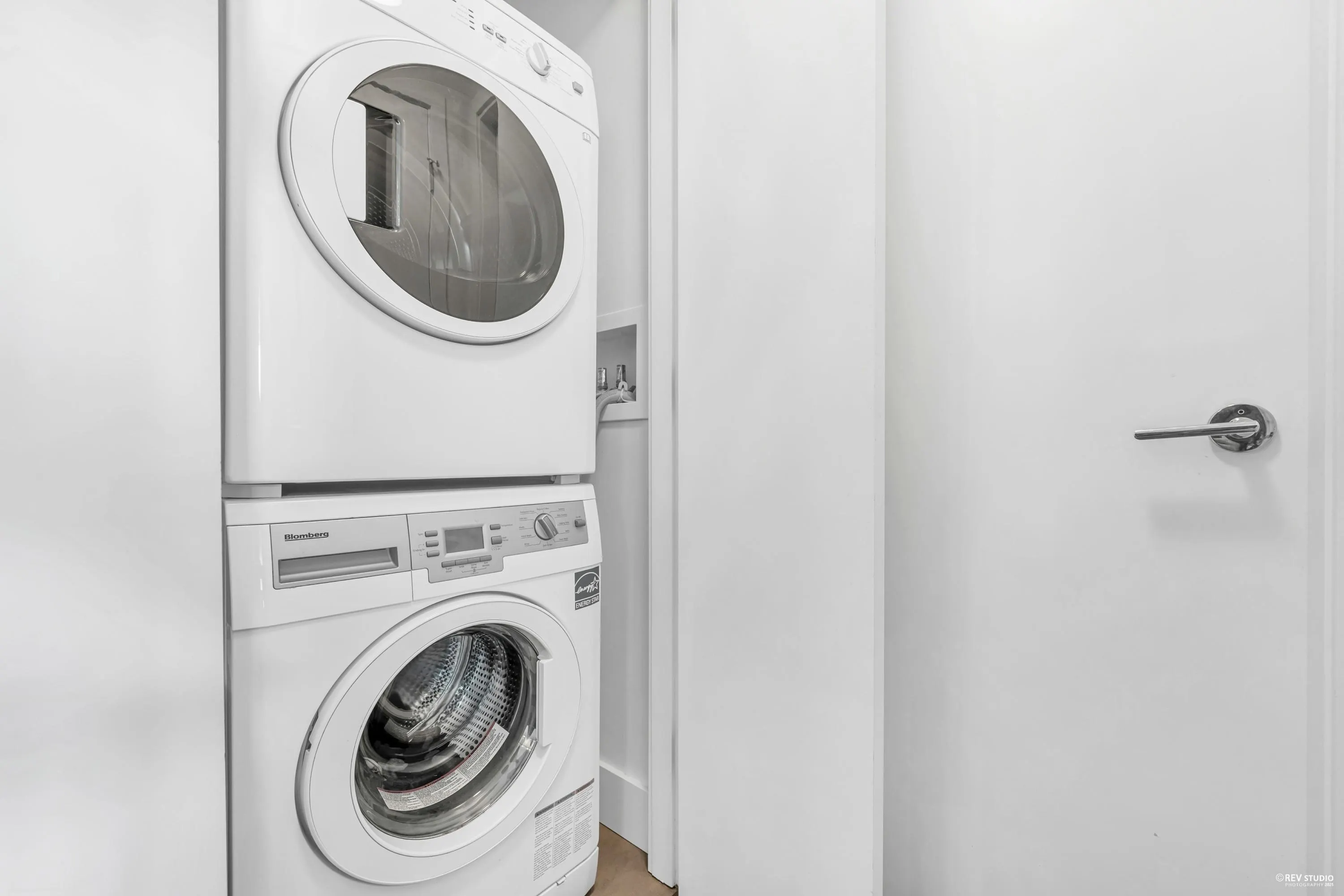 1007 5233 Gilbert Road