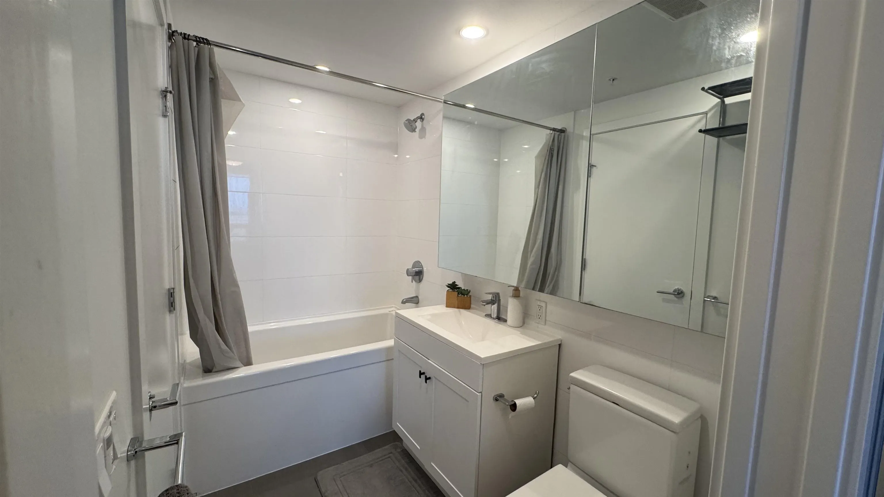 1007 5233 Gilbert Road