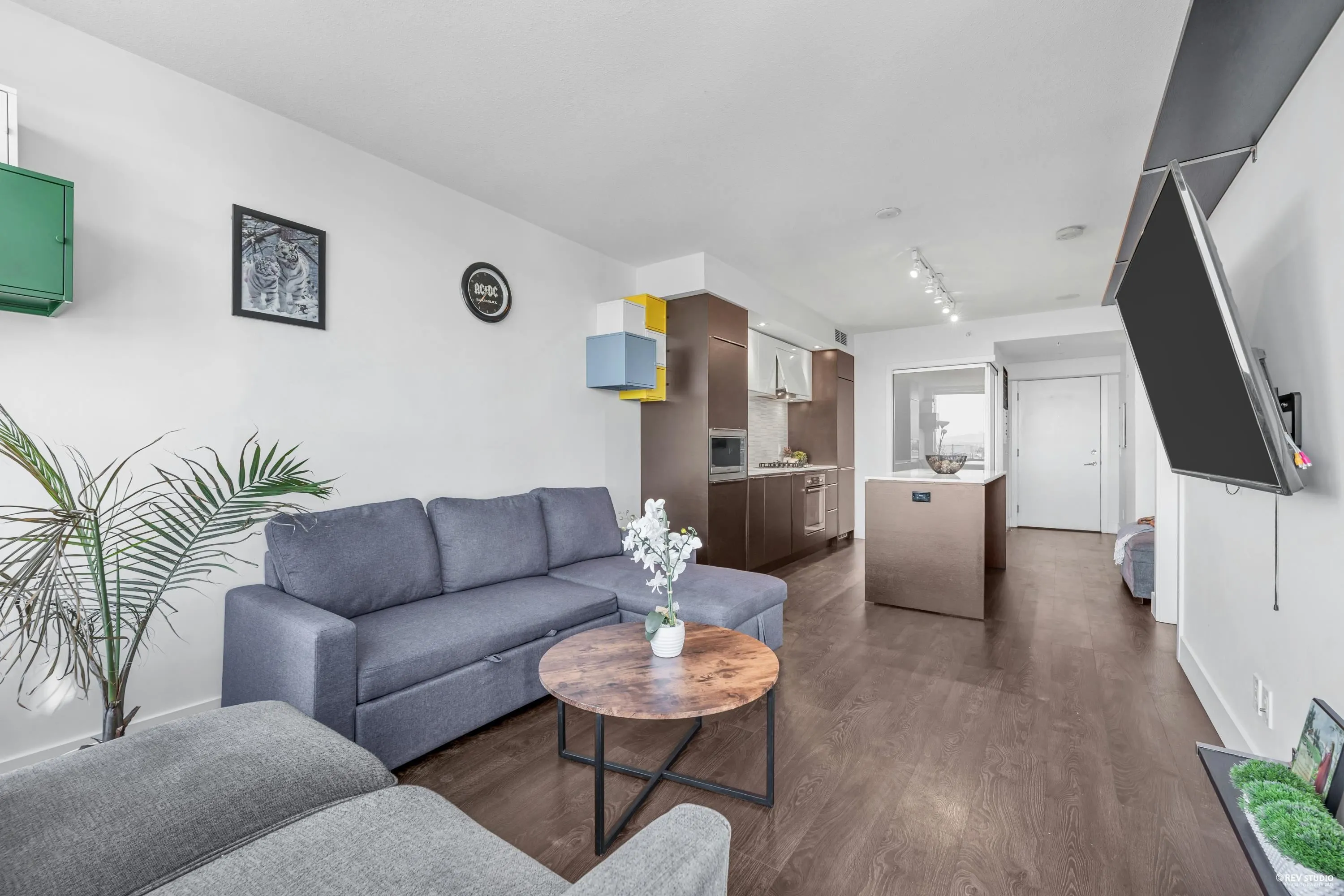 1007 5233 Gilbert Road