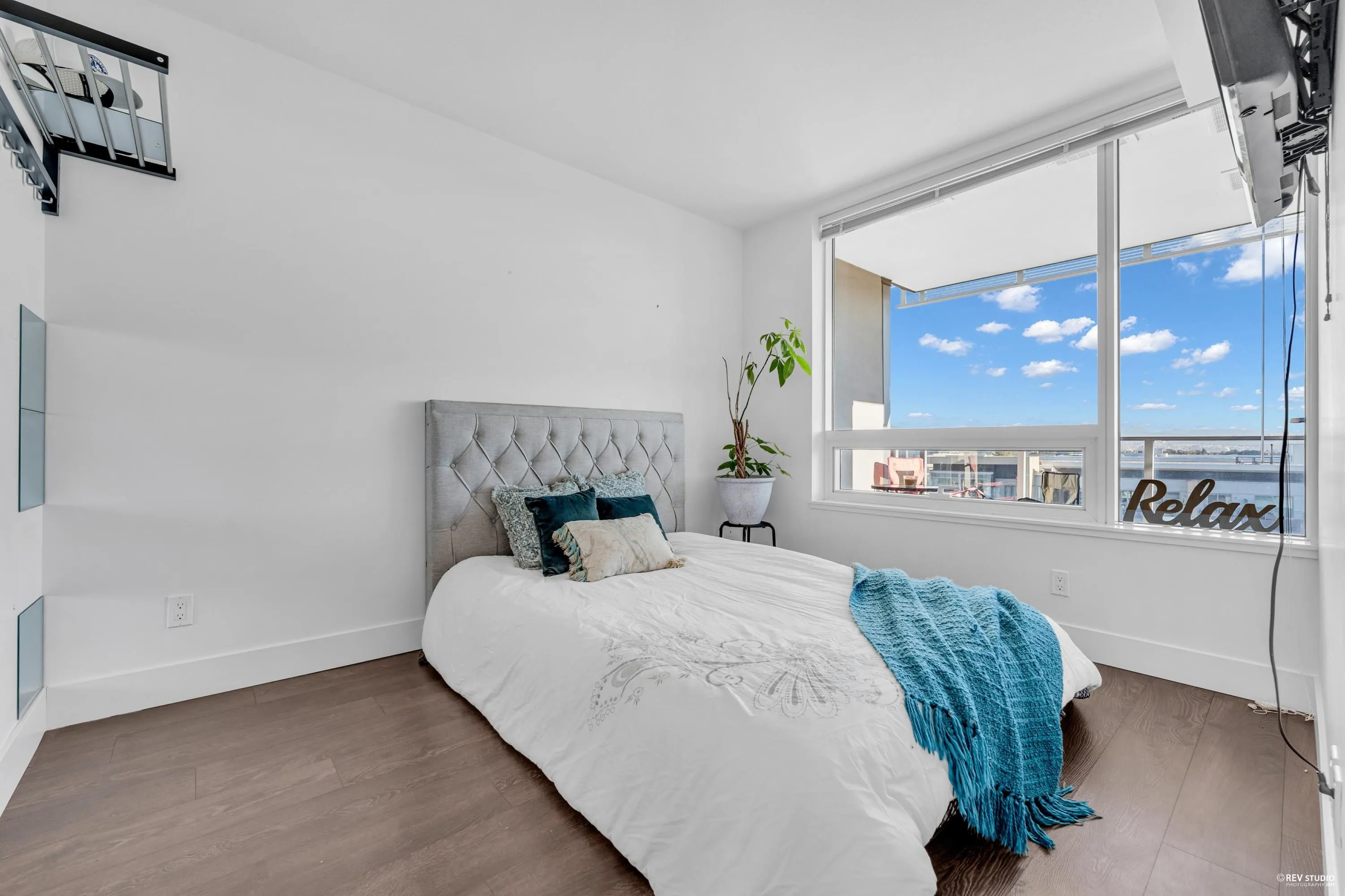 1007 5233 Gilbert Road