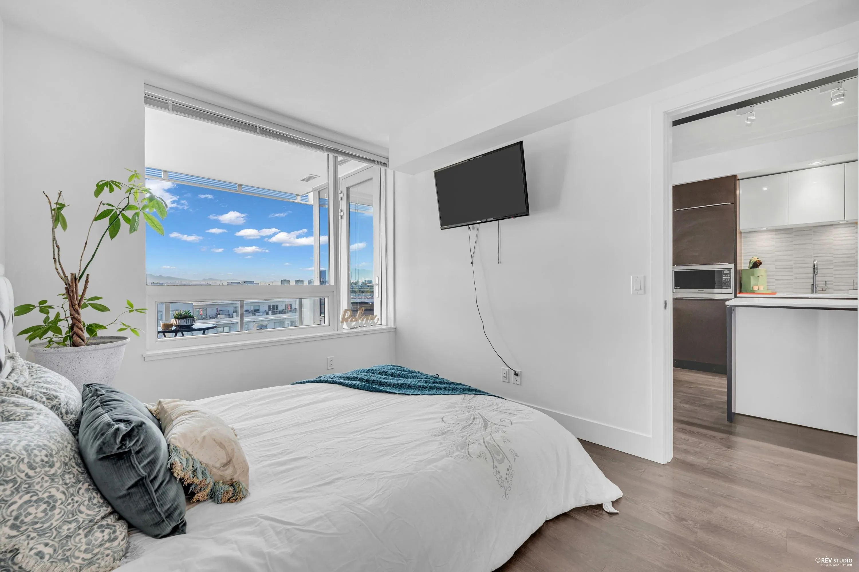 1007 5233 Gilbert Road