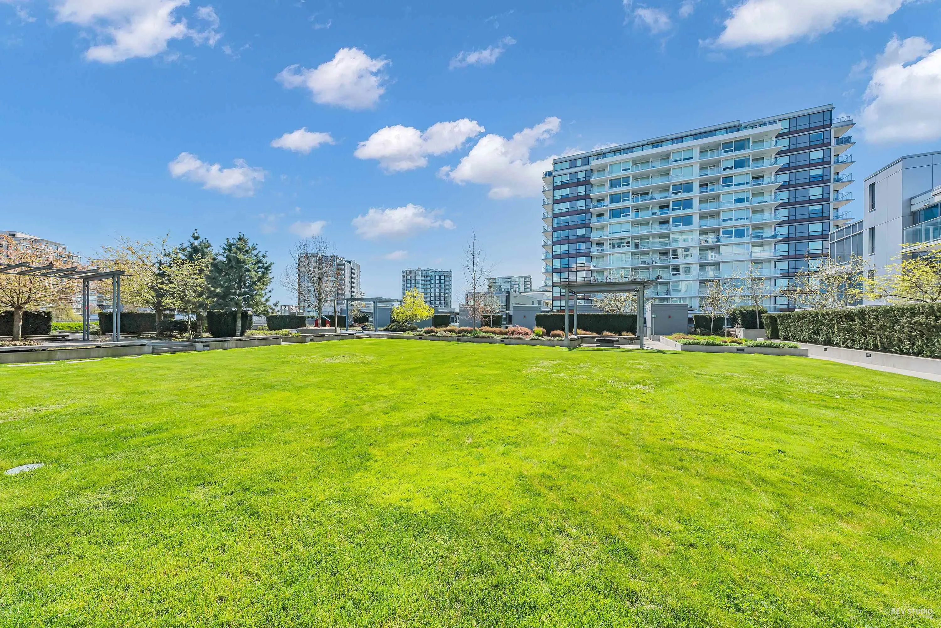 1007 5233 Gilbert Road