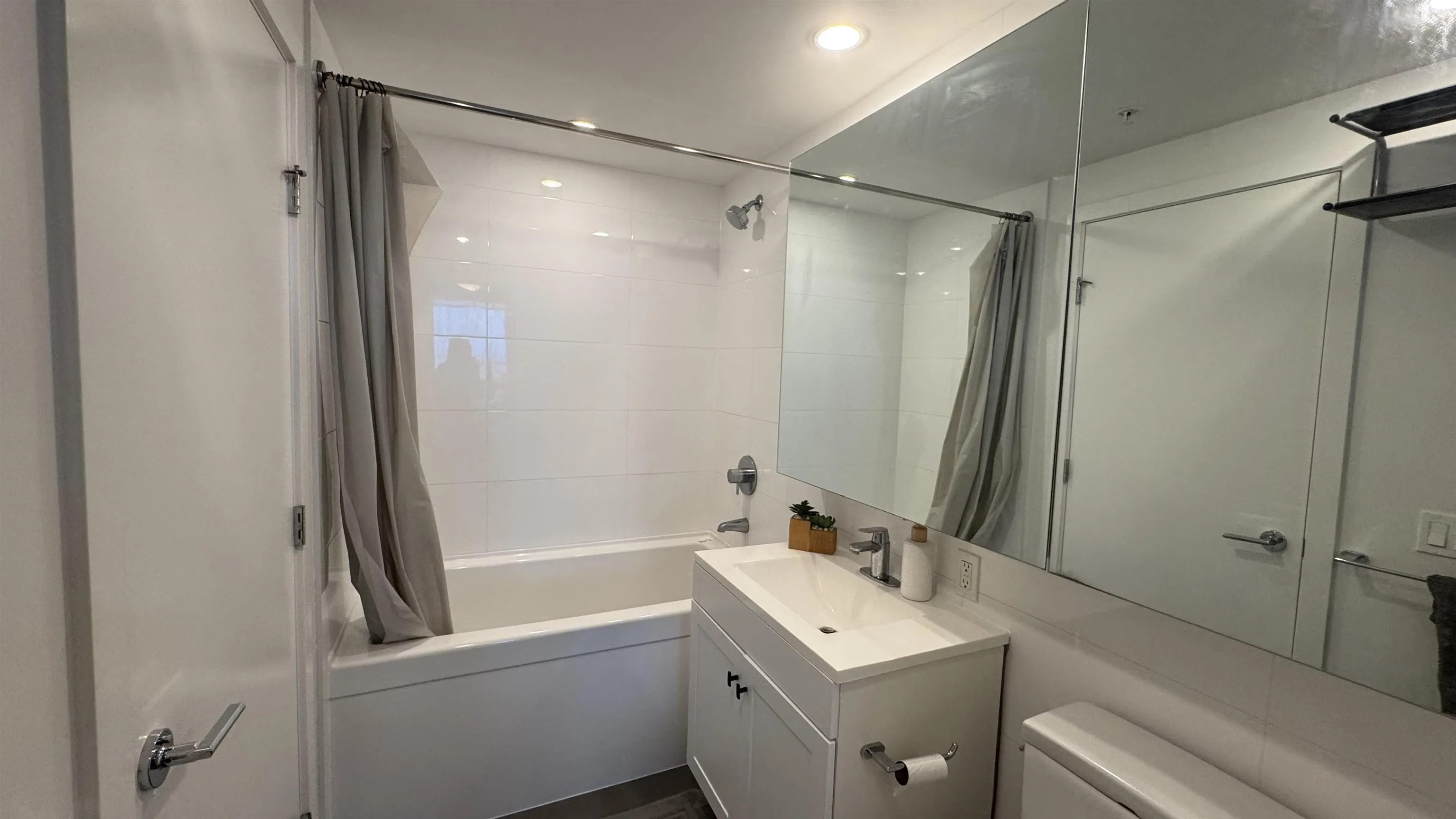 1007 5233 Gilbert Road