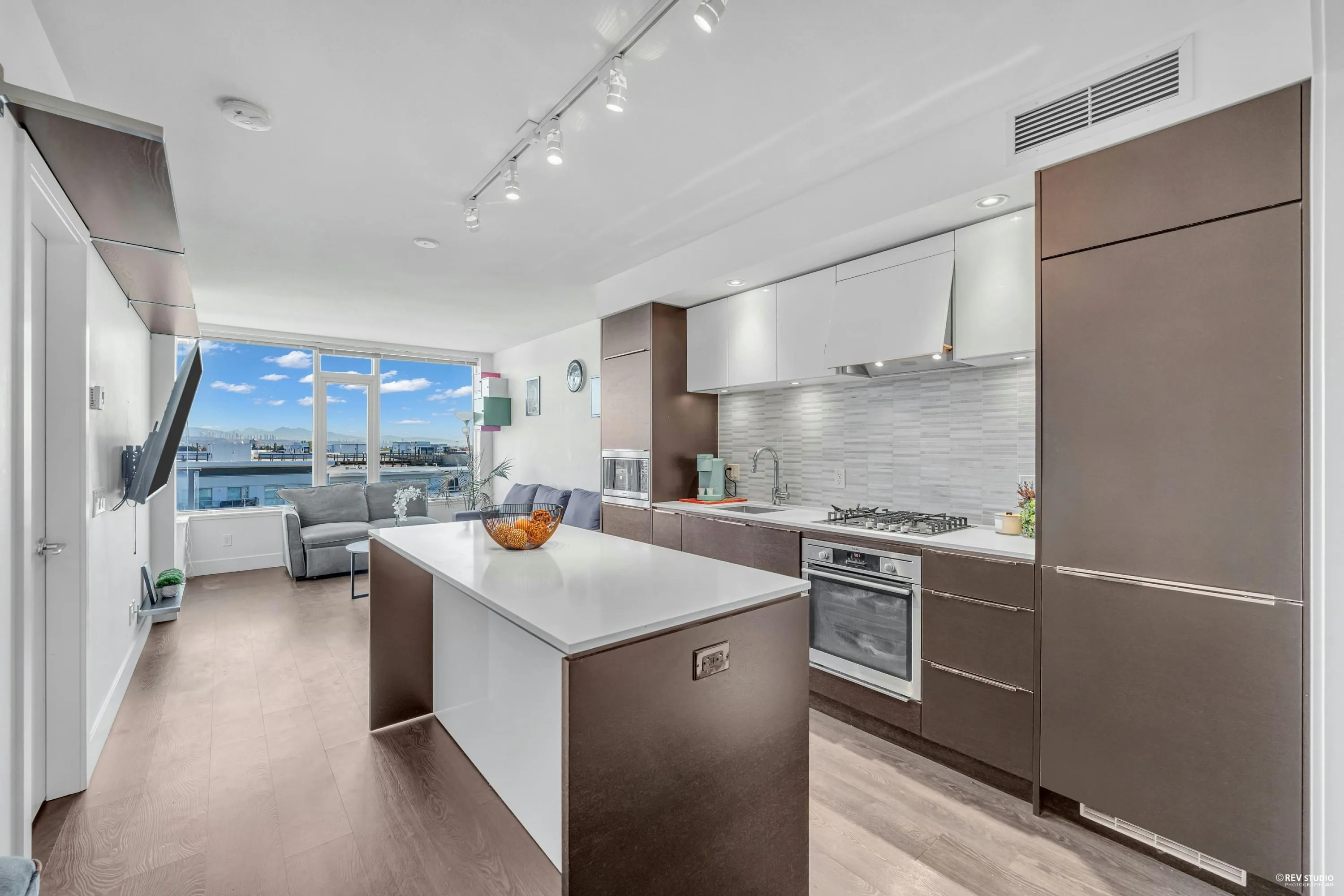 1007 5233 Gilbert Road