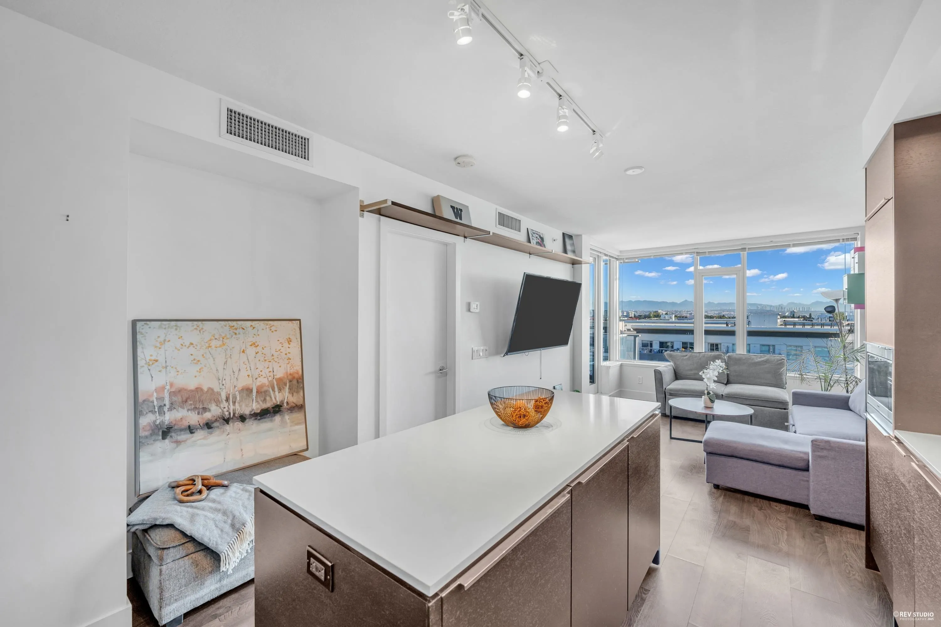 1007 5233 Gilbert Road