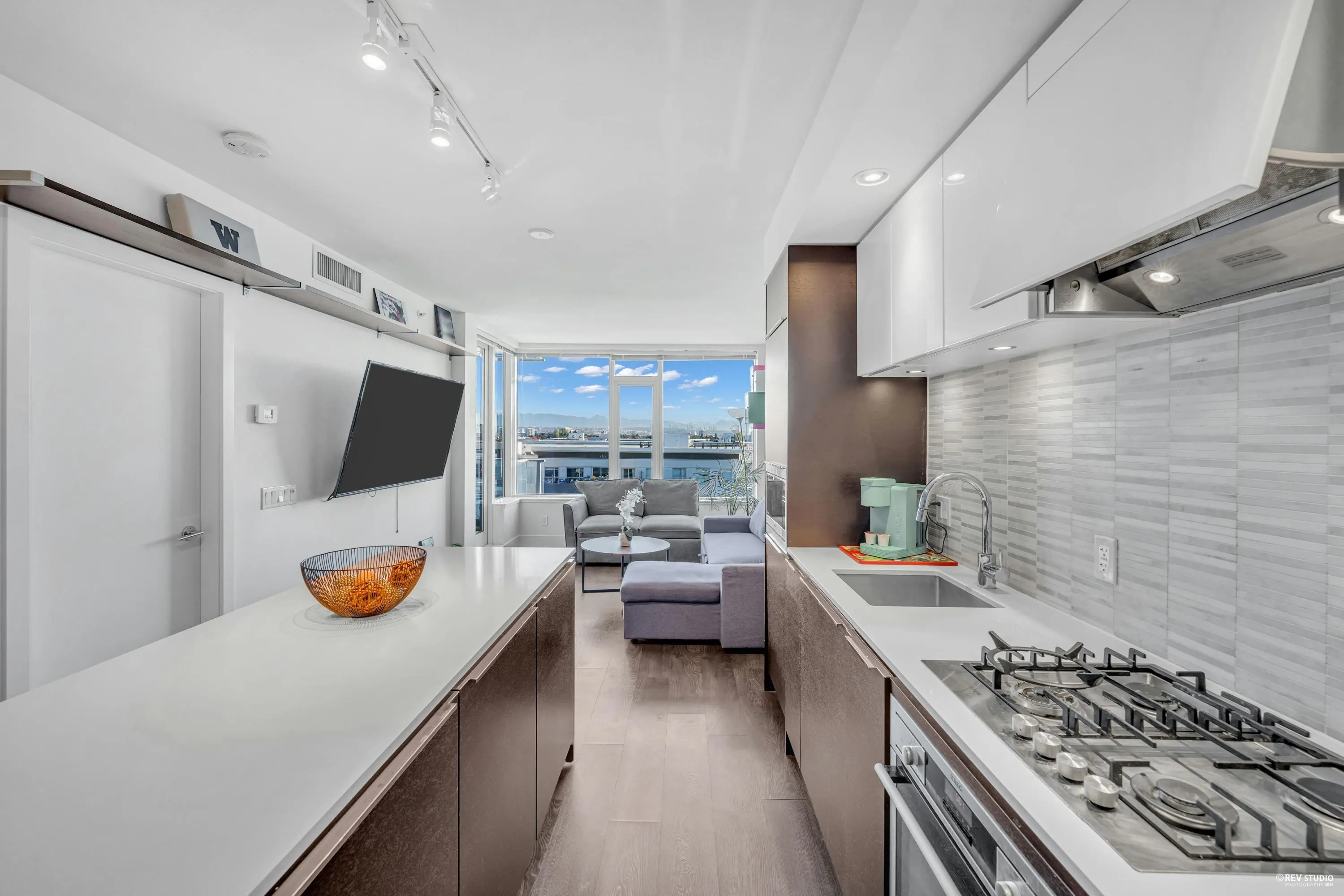 1007 5233 Gilbert Road