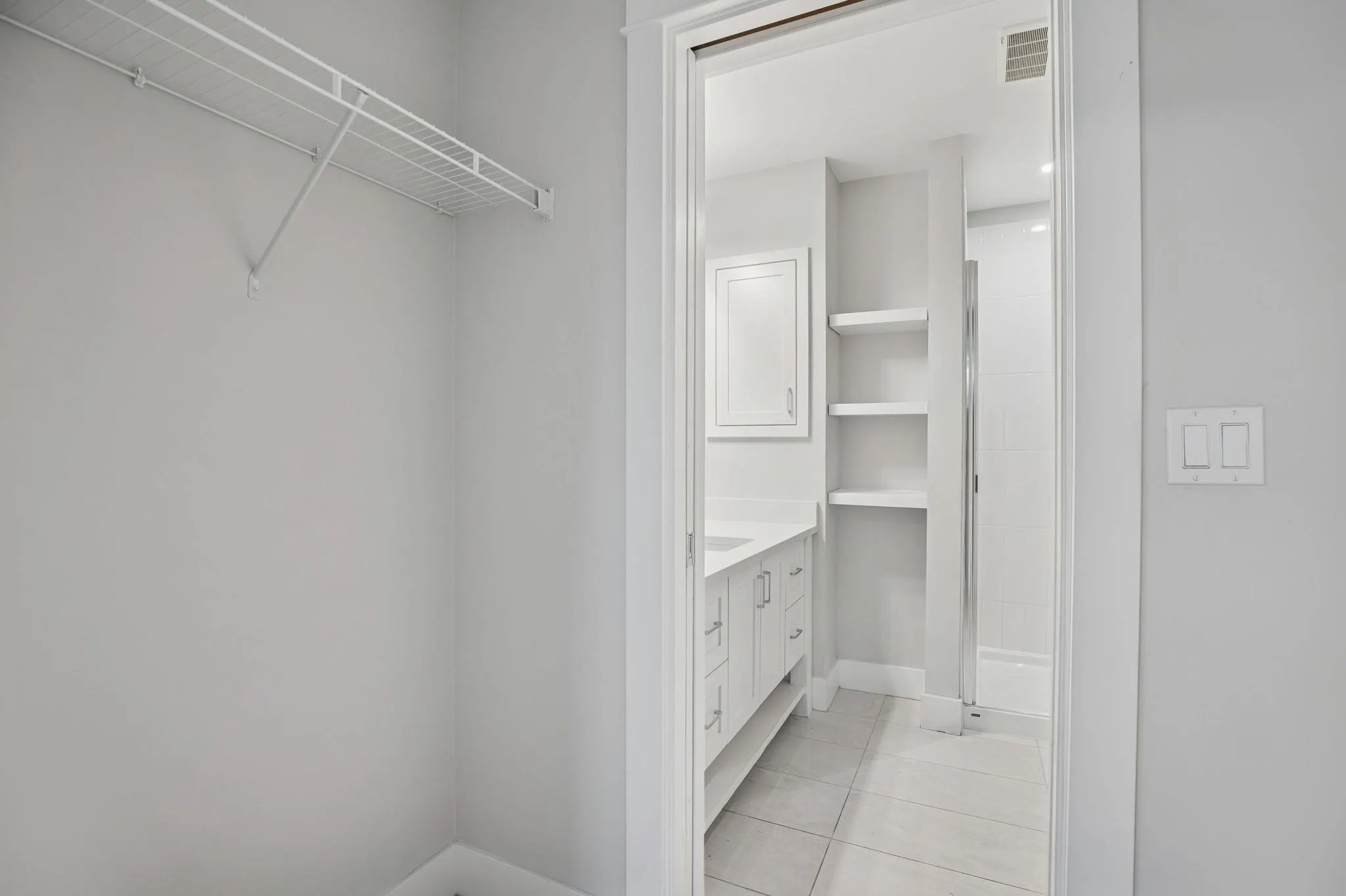 4308 2180 Kelly Avenue