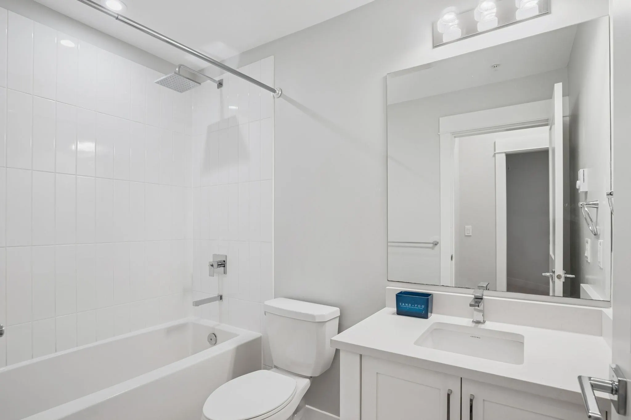 4308 2180 Kelly Avenue