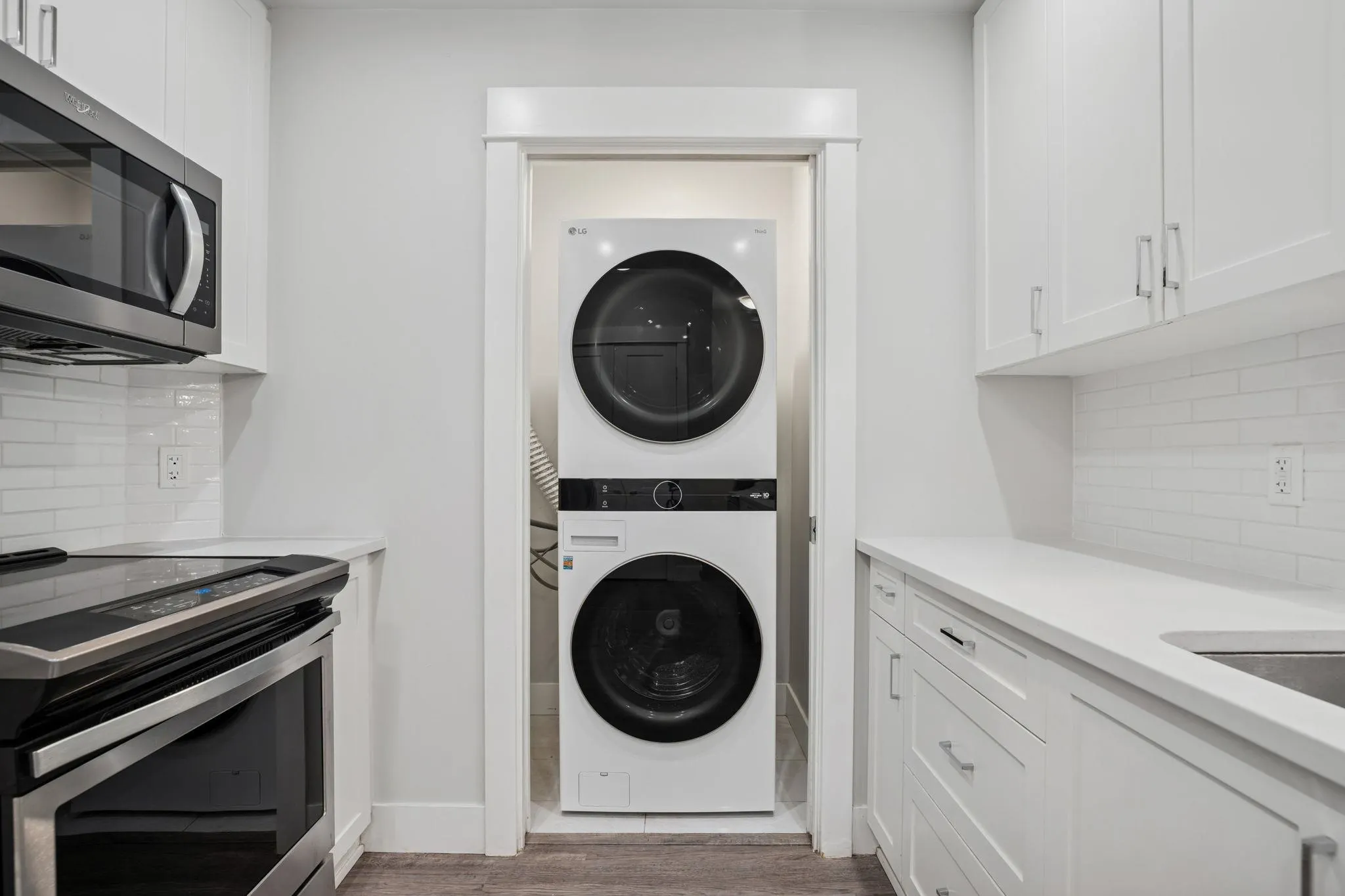 4308 2180 Kelly Avenue