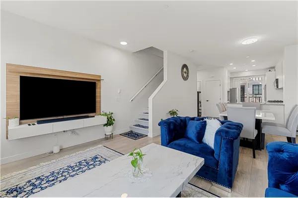 46 488 Furness Street