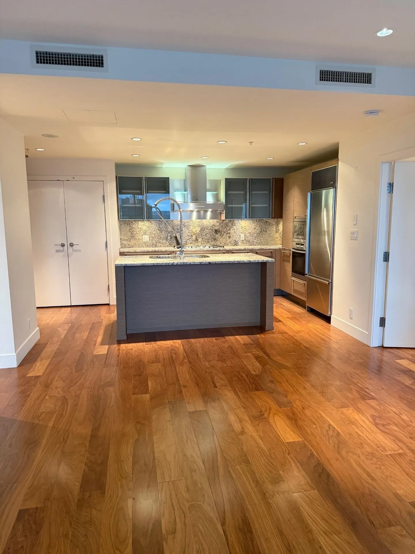 4005 1111 Alberni Street