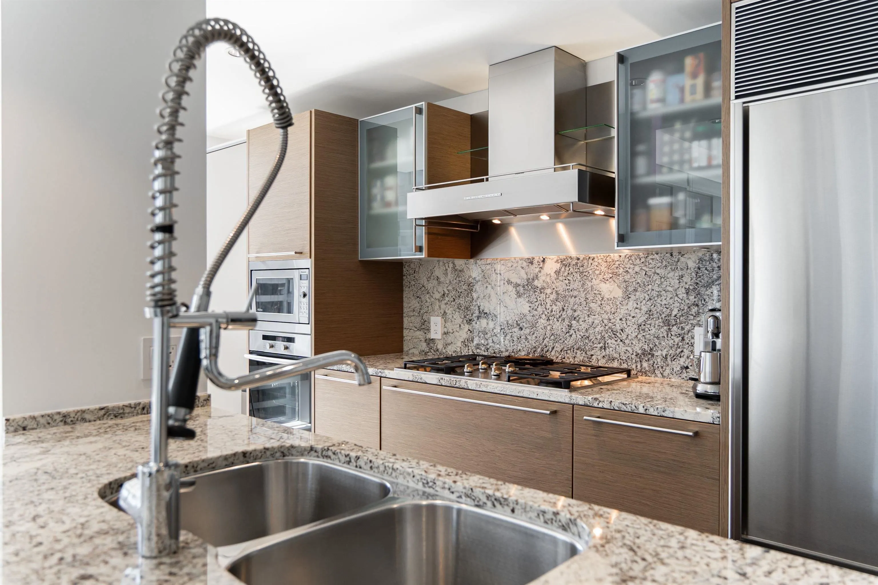 4005 1111 Alberni Street