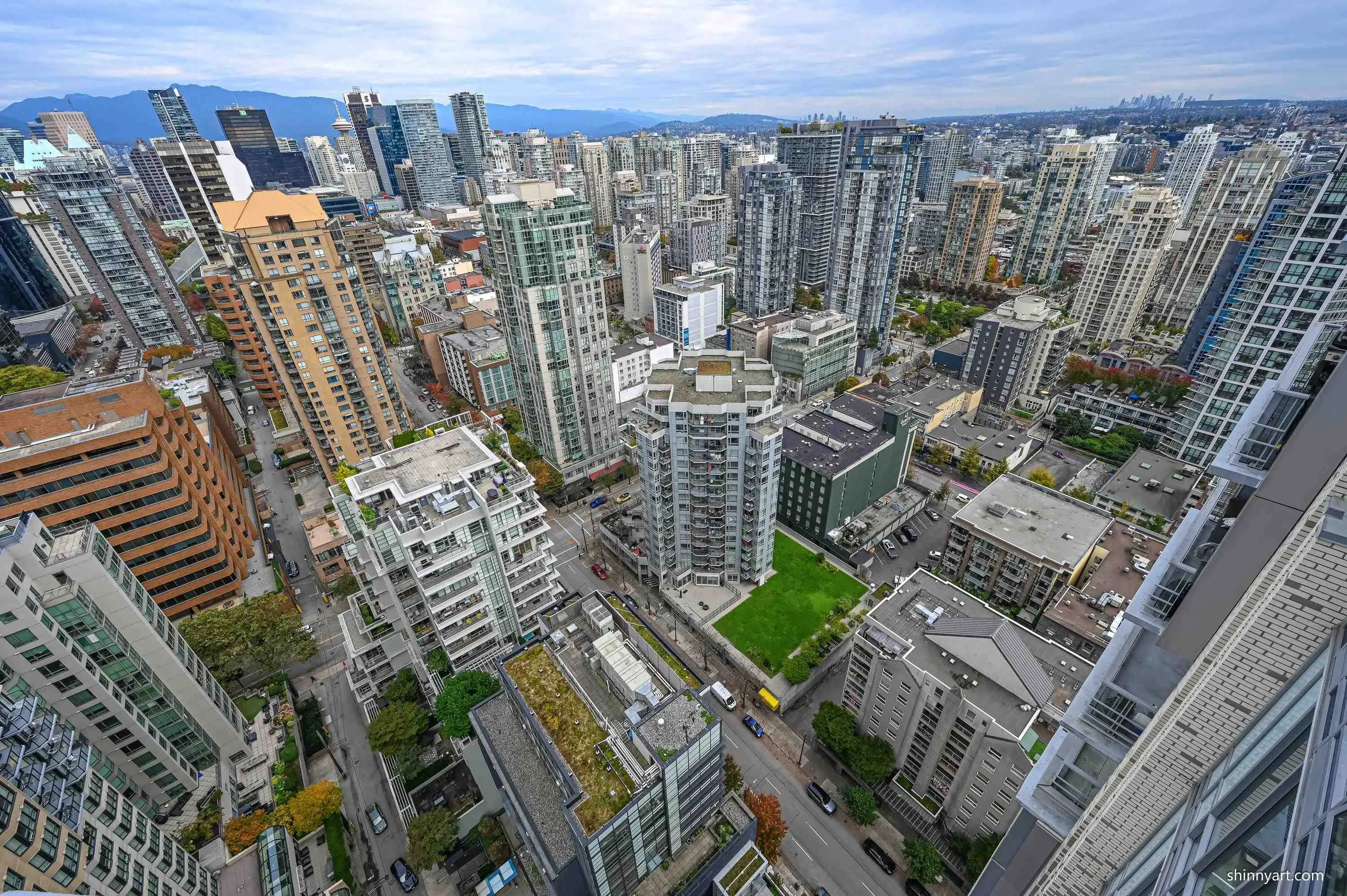 3602 1283 Howe Street