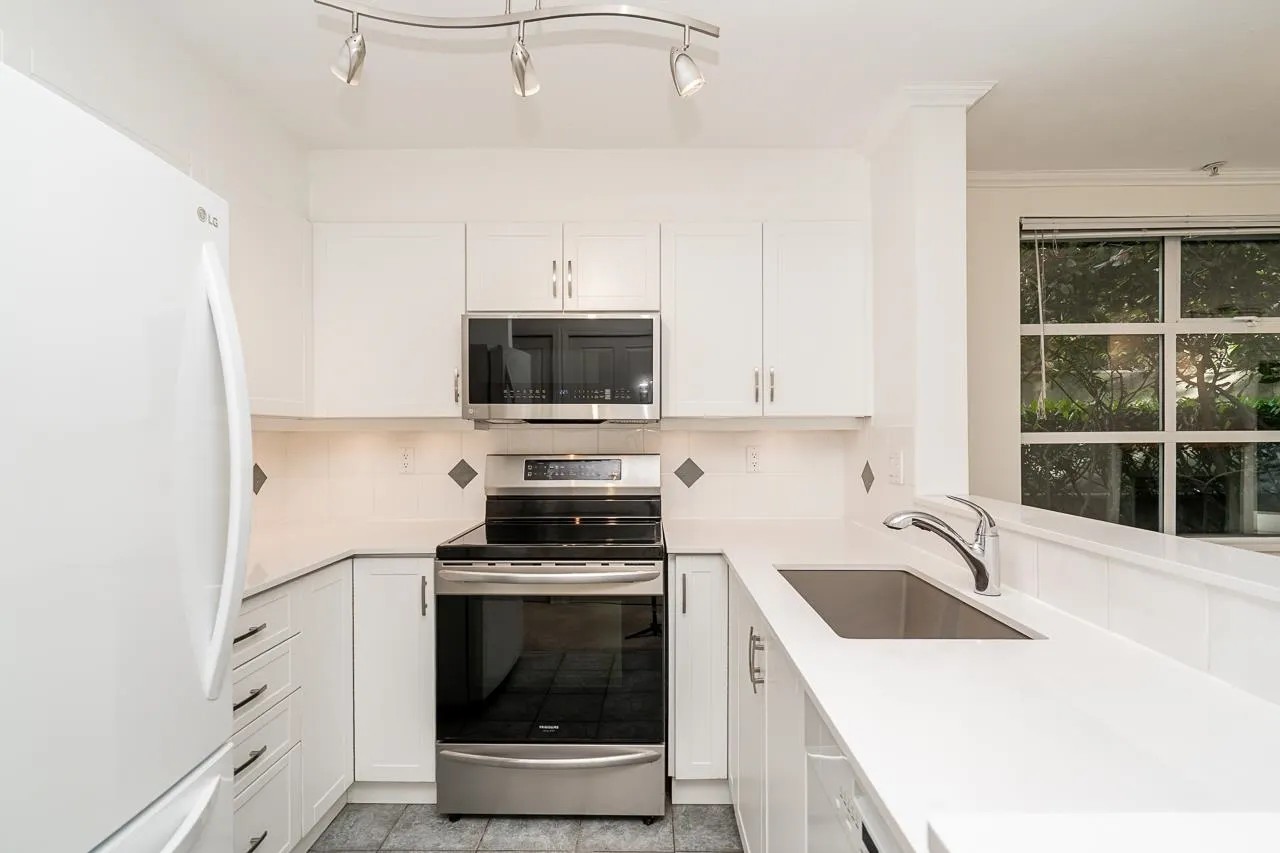 106 2575 W 4th Avenue