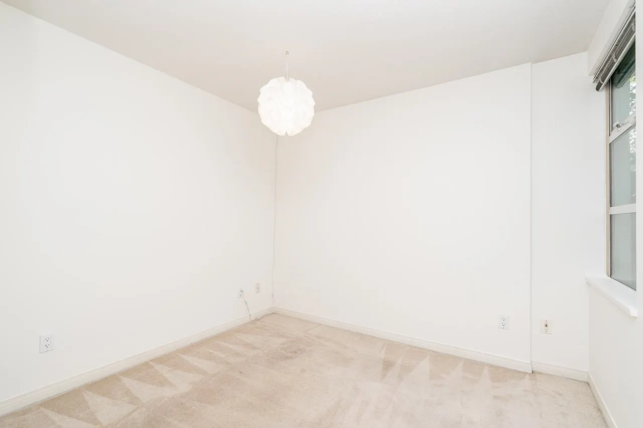 106 2575 W 4th Avenue