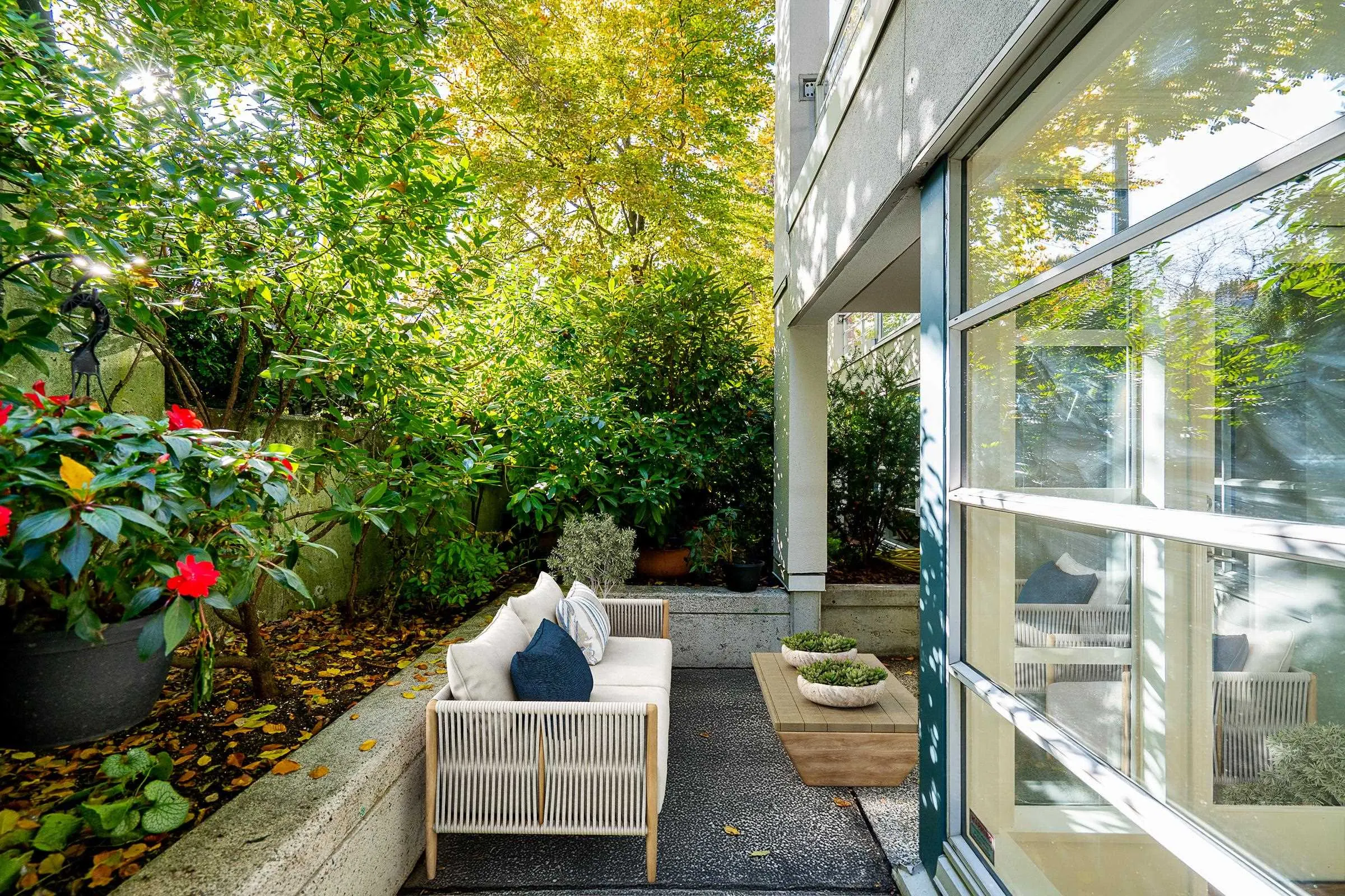 106 2575 W 4th Avenue