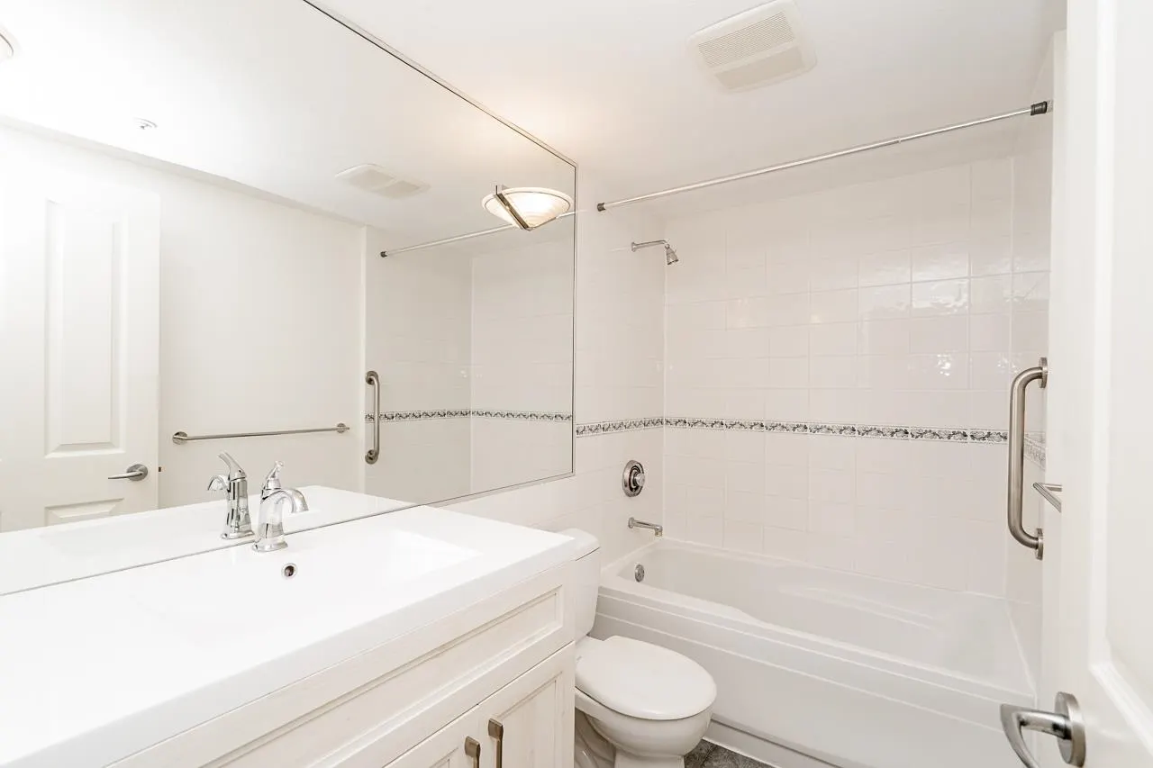 106 2575 W 4th Avenue