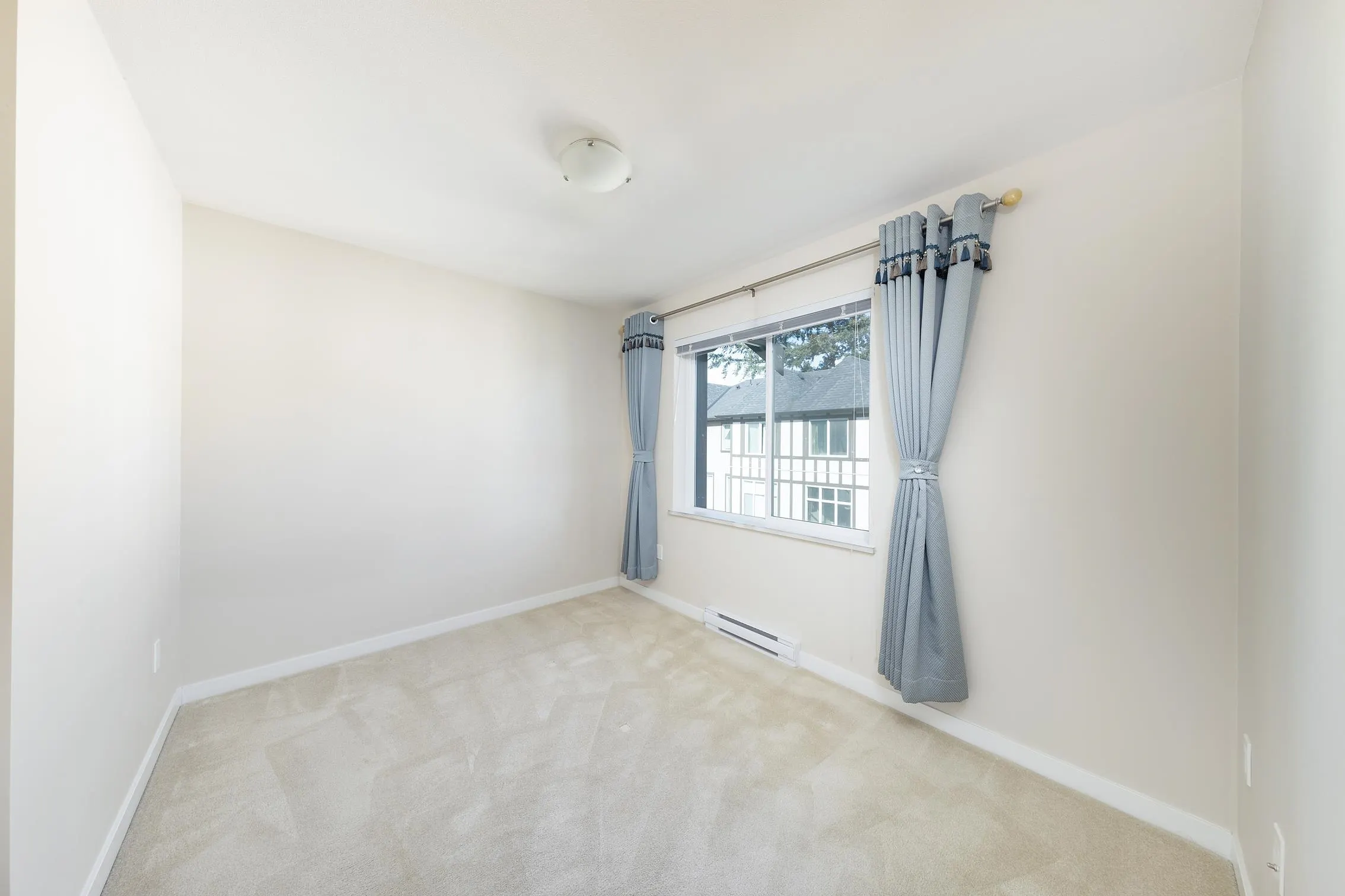 37 9728 Alexandra Road