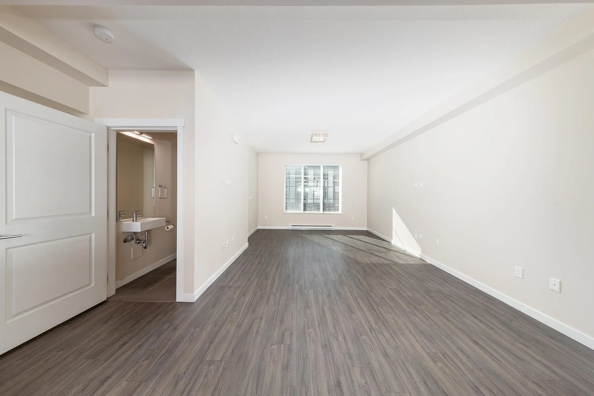 37 9728 Alexandra Road