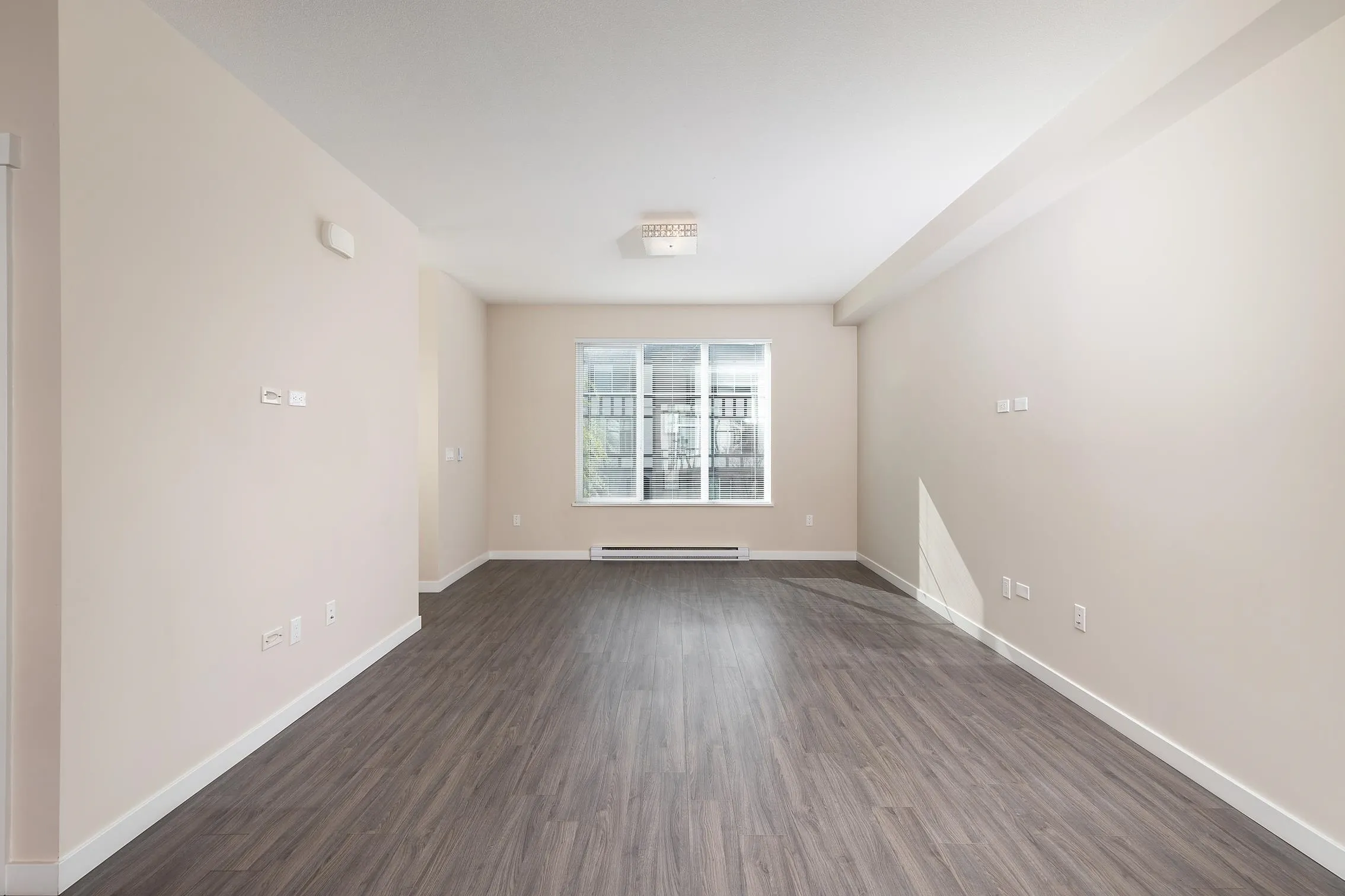 37 9728 Alexandra Road