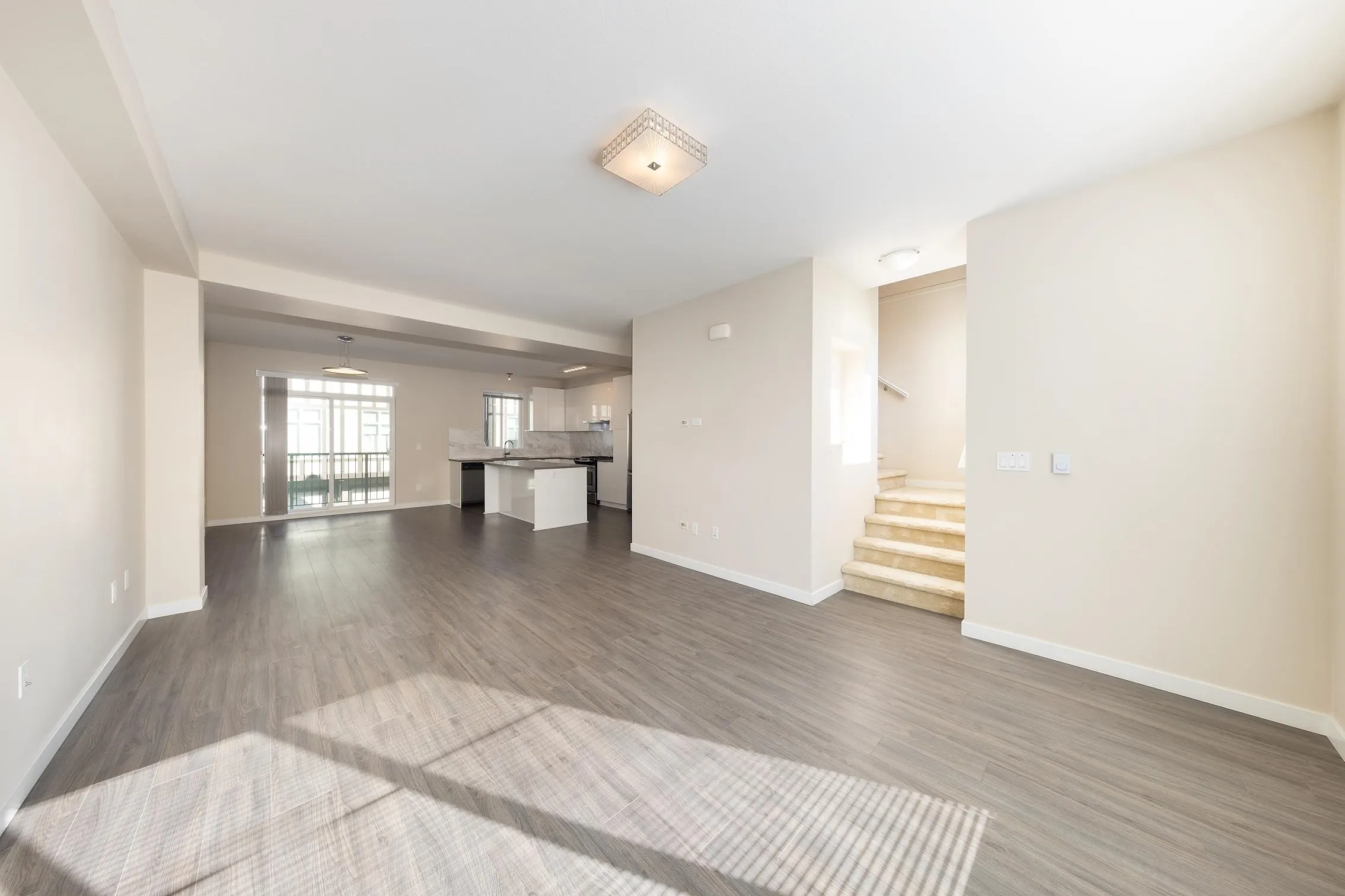 37 9728 Alexandra Road