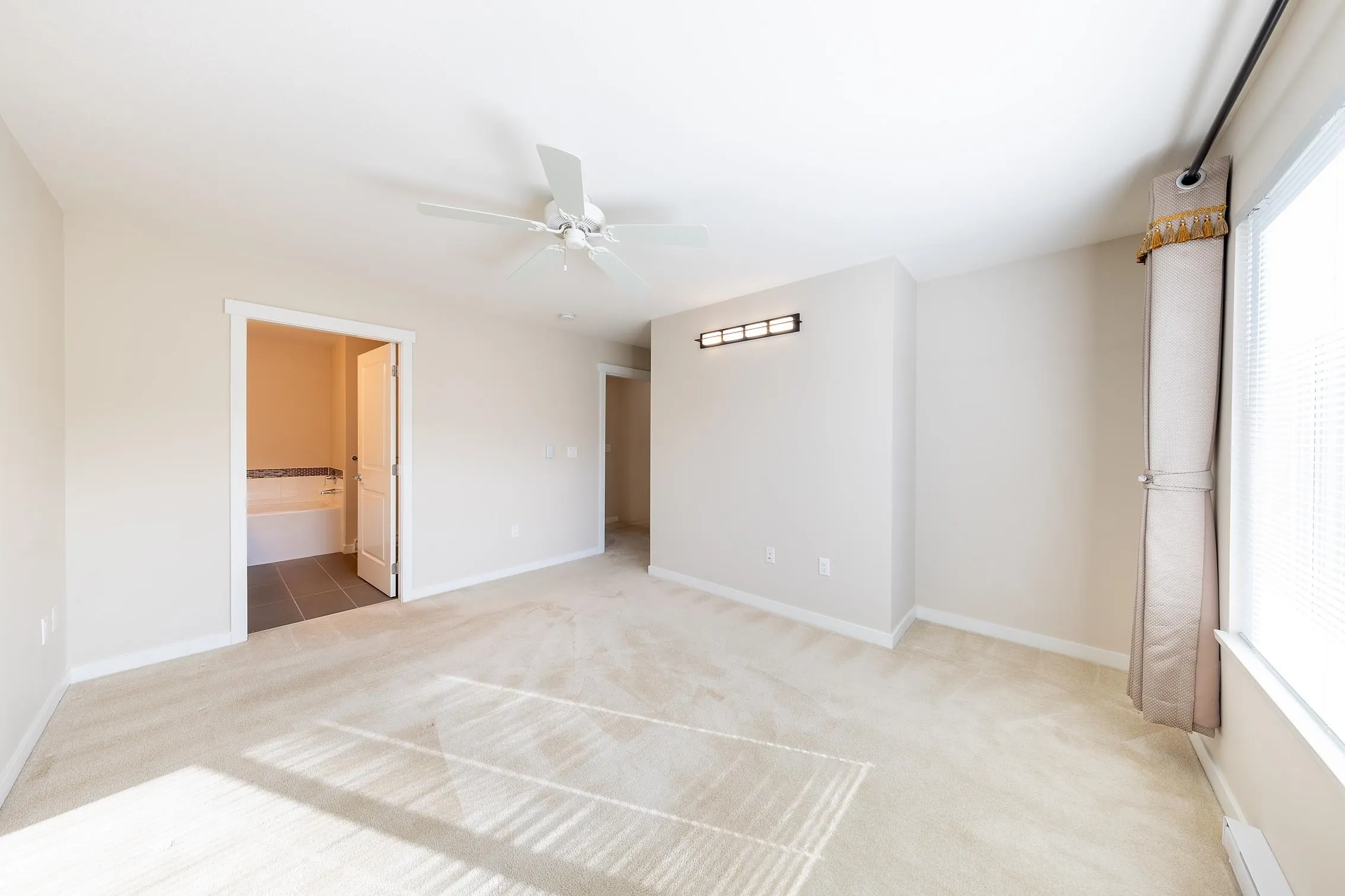 37 9728 Alexandra Road