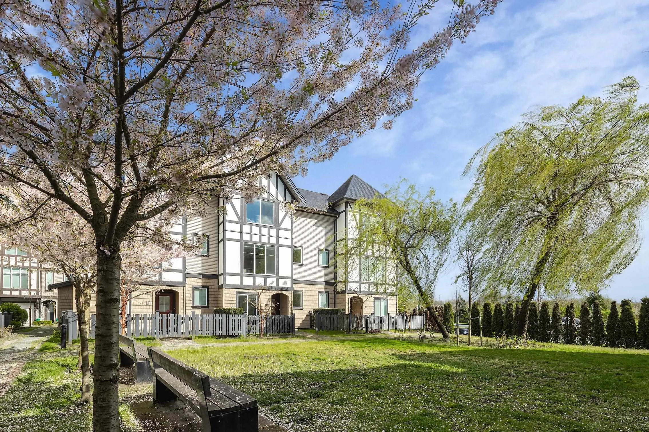 37 9728 Alexandra Road