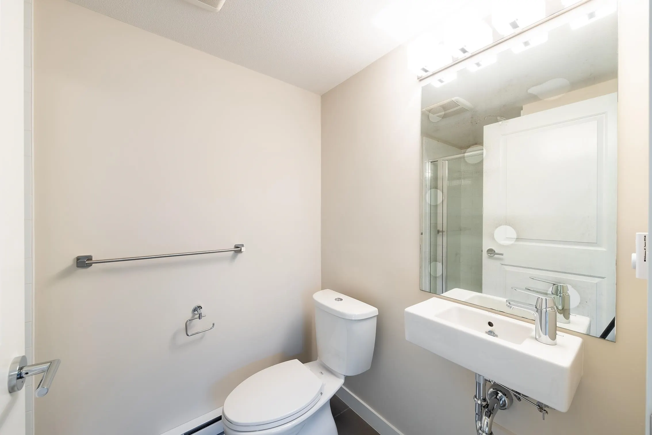 37 9728 Alexandra Road