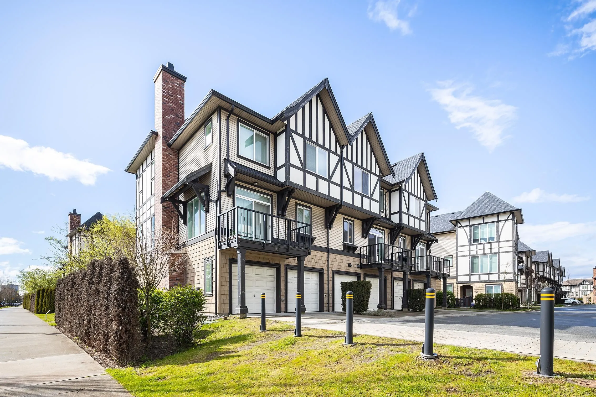 37 9728 Alexandra Road