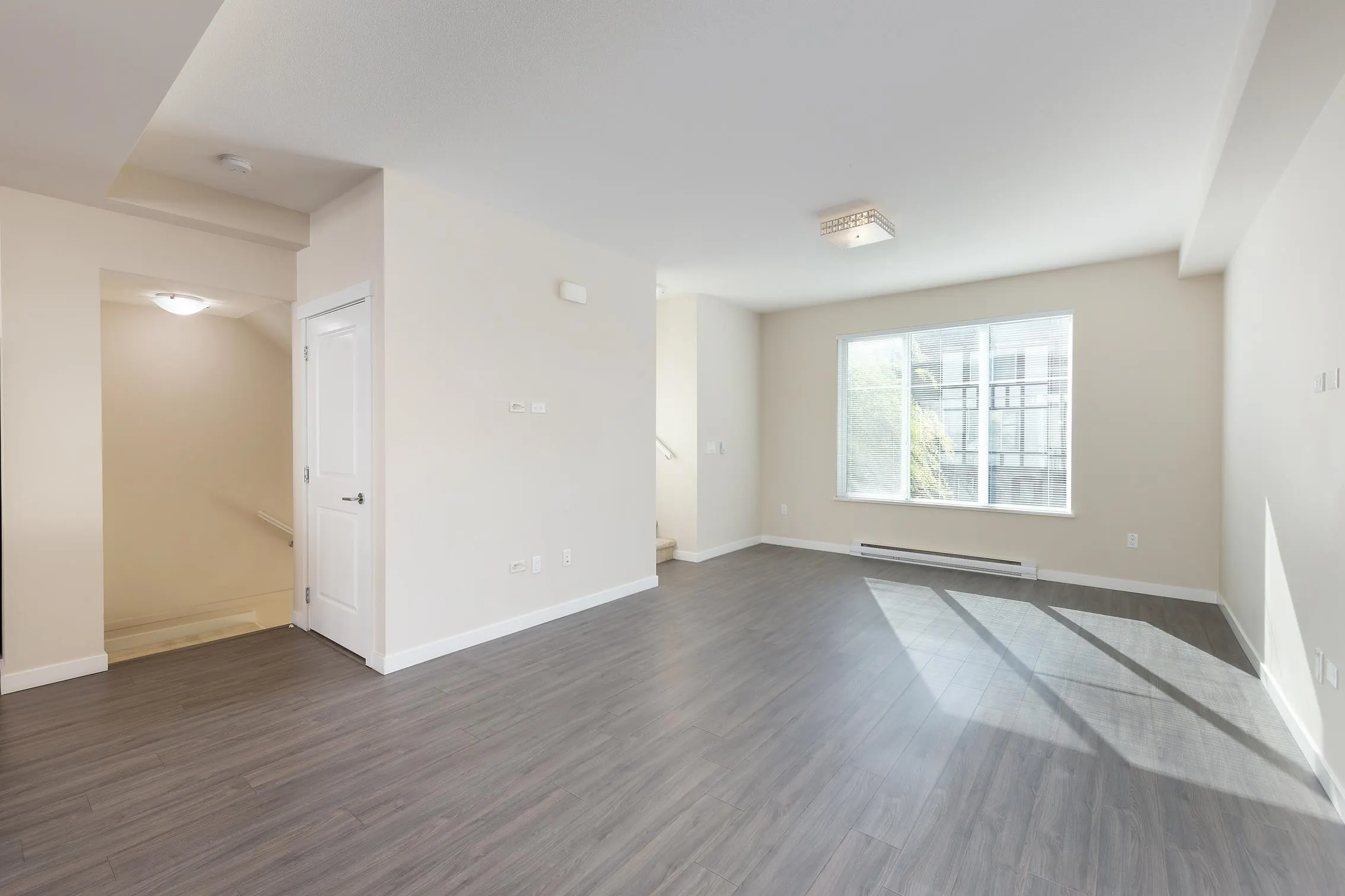 37 9728 Alexandra Road