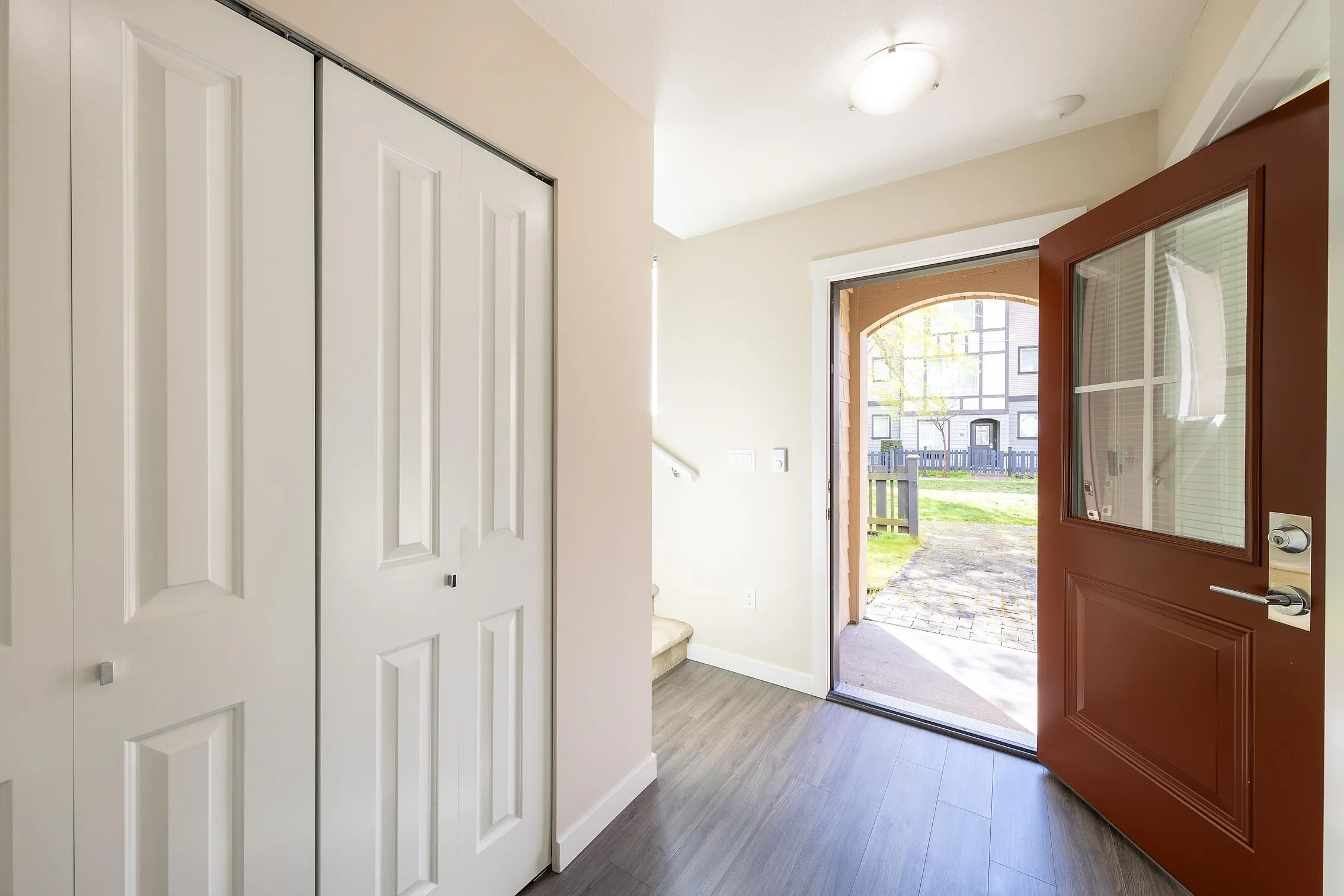 37 9728 Alexandra Road