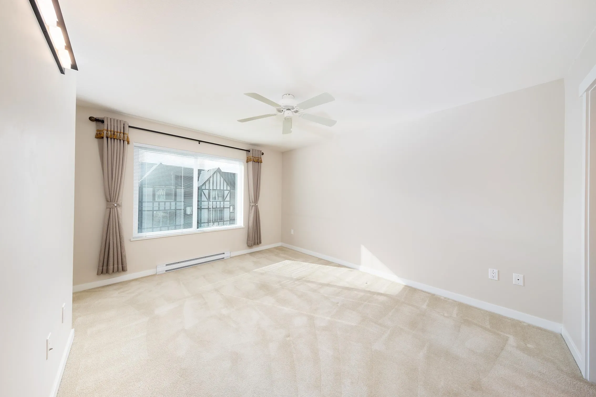 37 9728 Alexandra Road