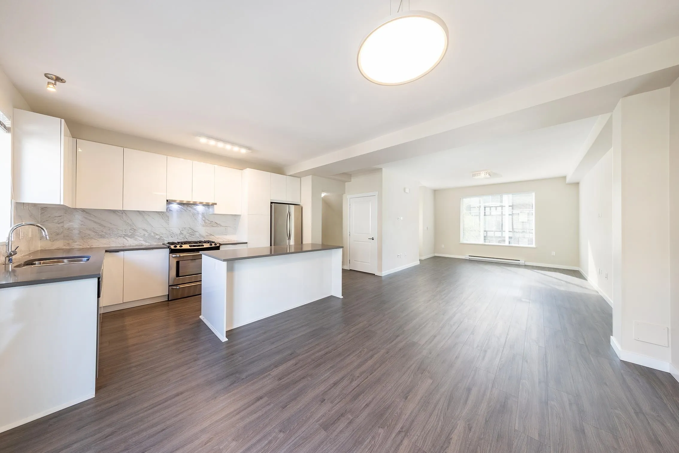 37 9728 Alexandra Road