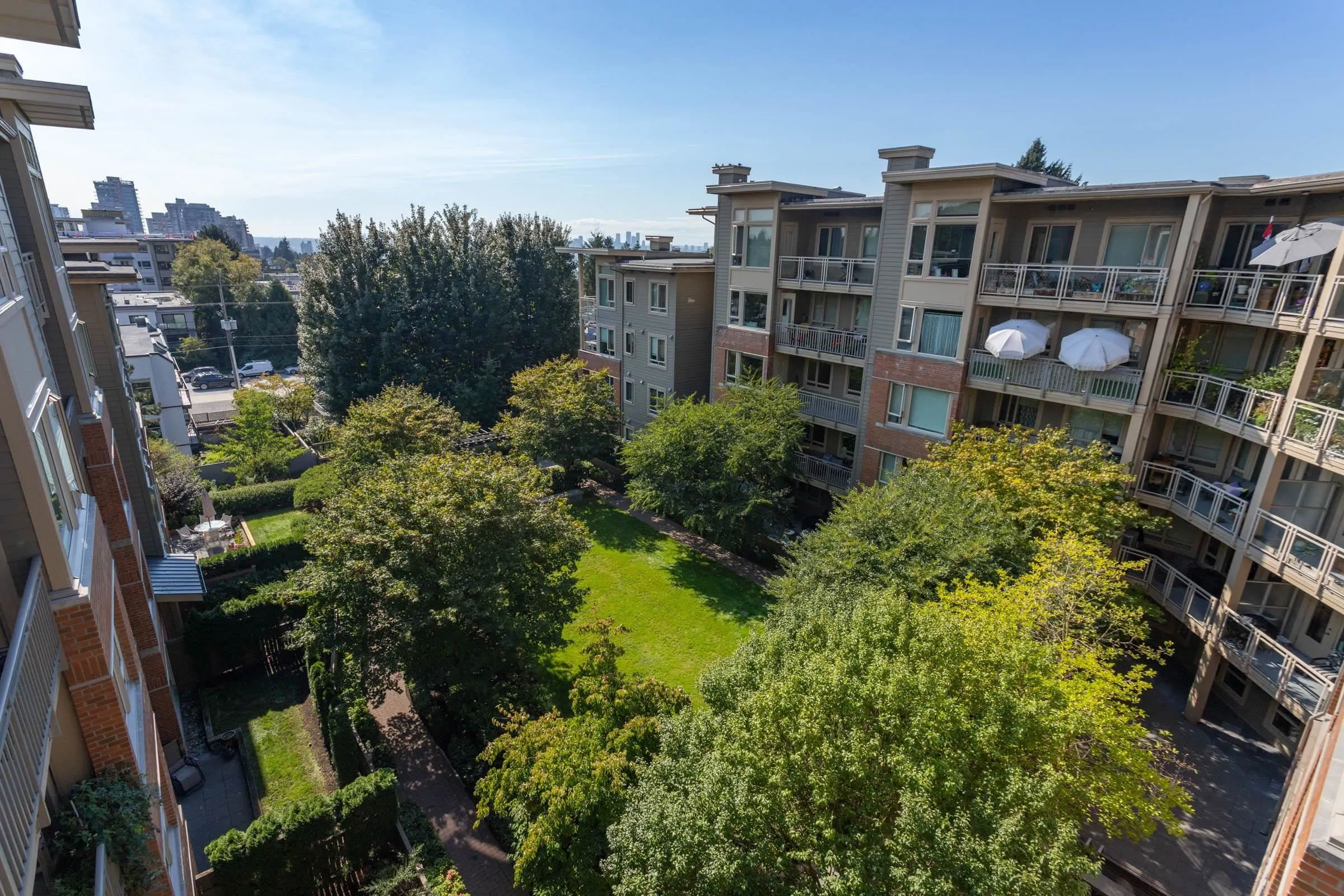 127 119 W 22nd Street