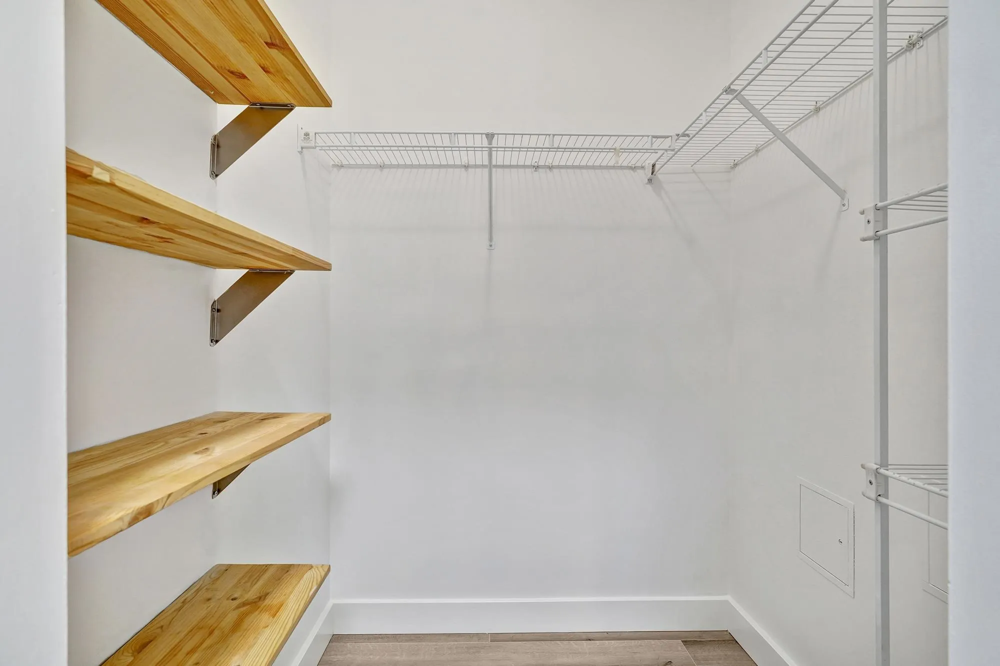 127 801 Klahanie Drive