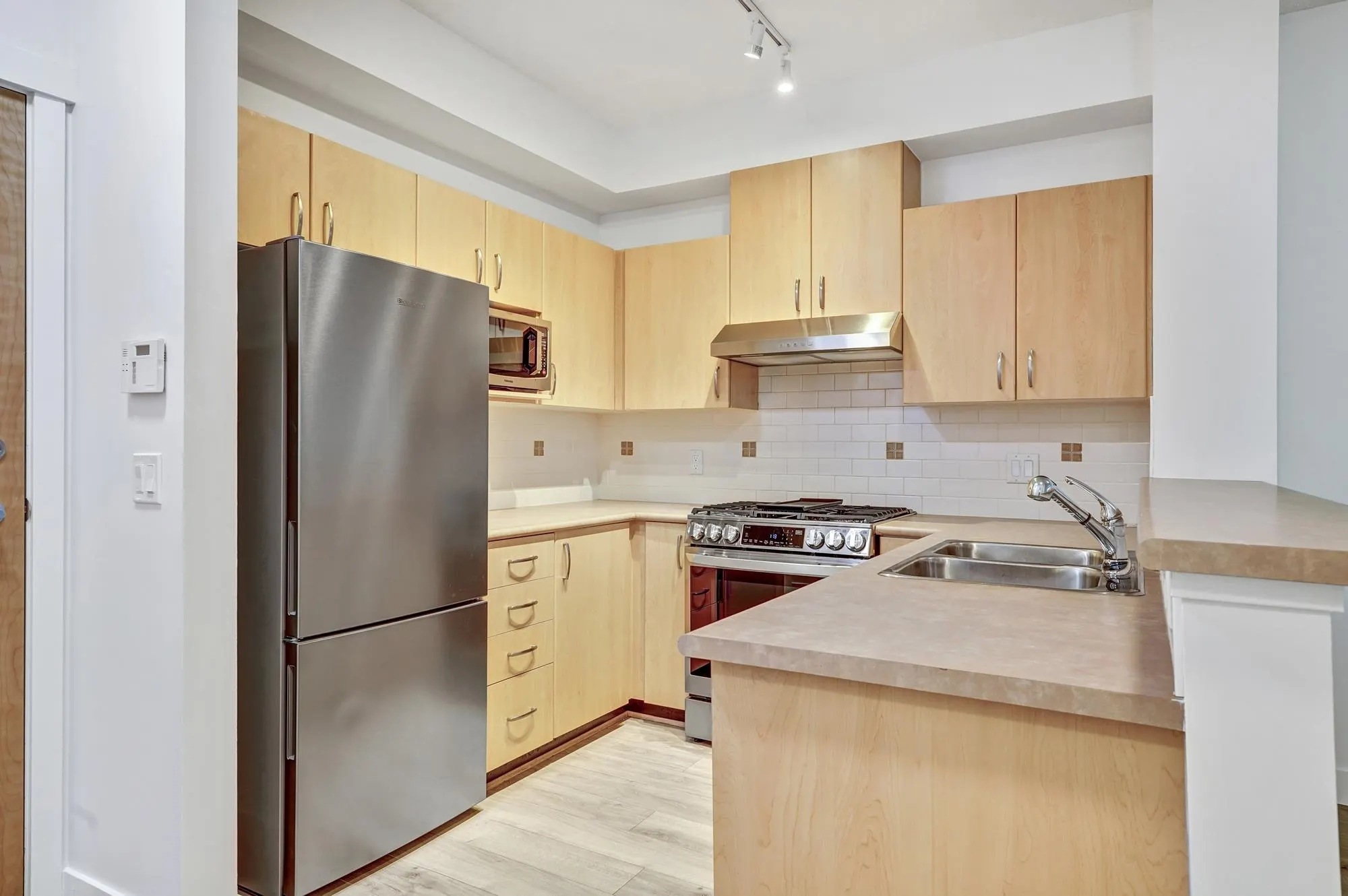 127 801 Klahanie Drive