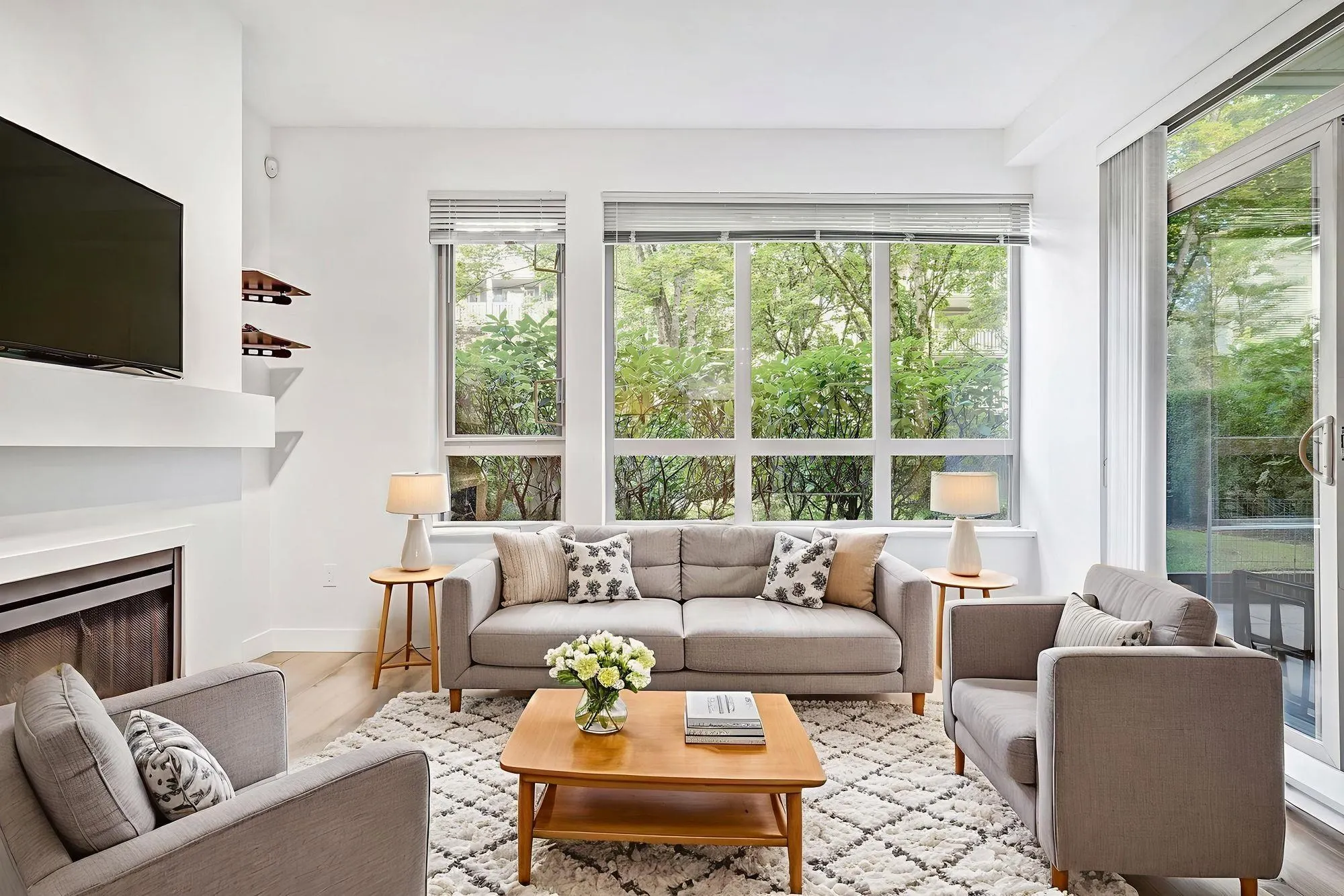 127 801 Klahanie Drive