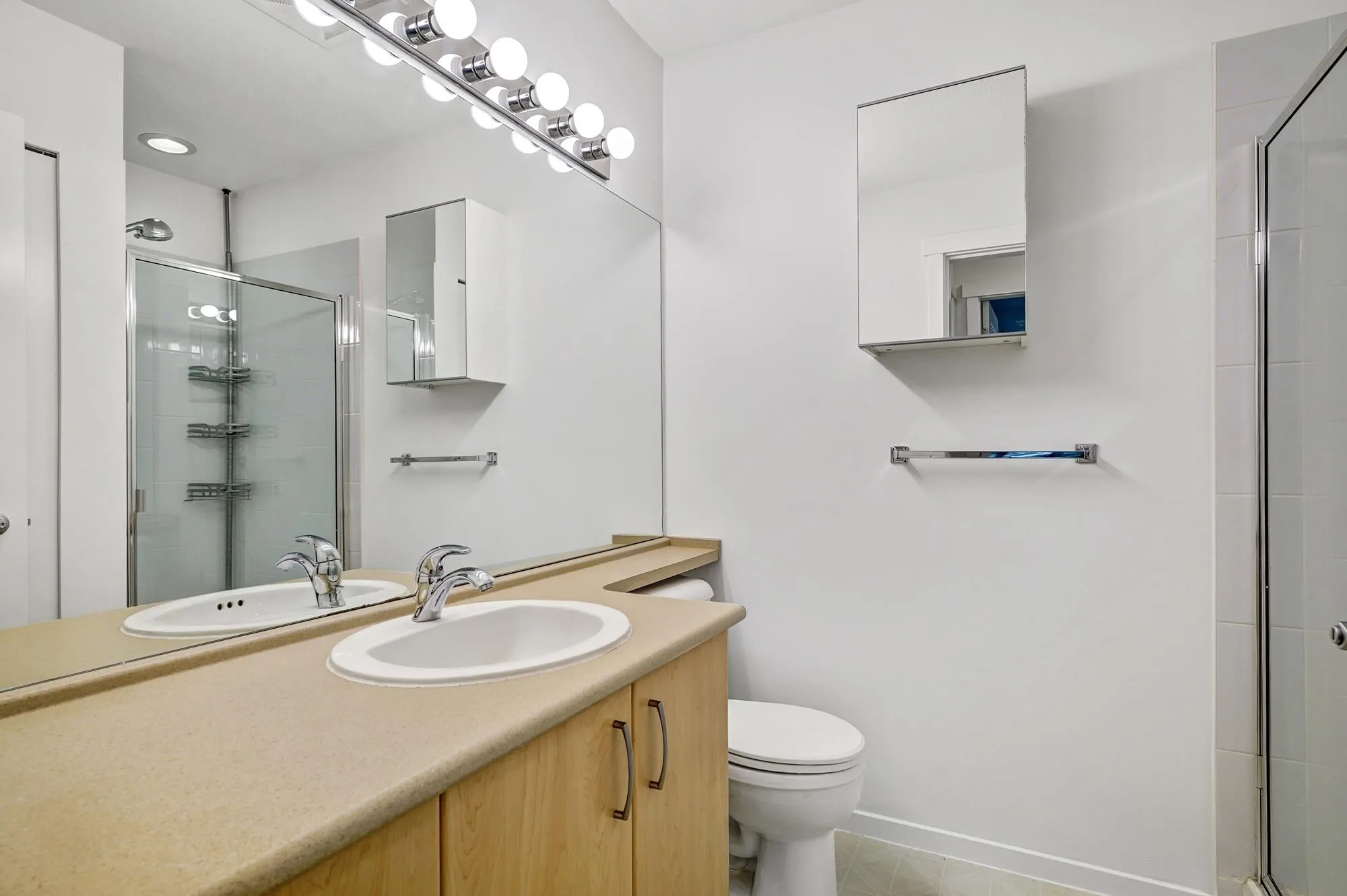 127 801 Klahanie Drive