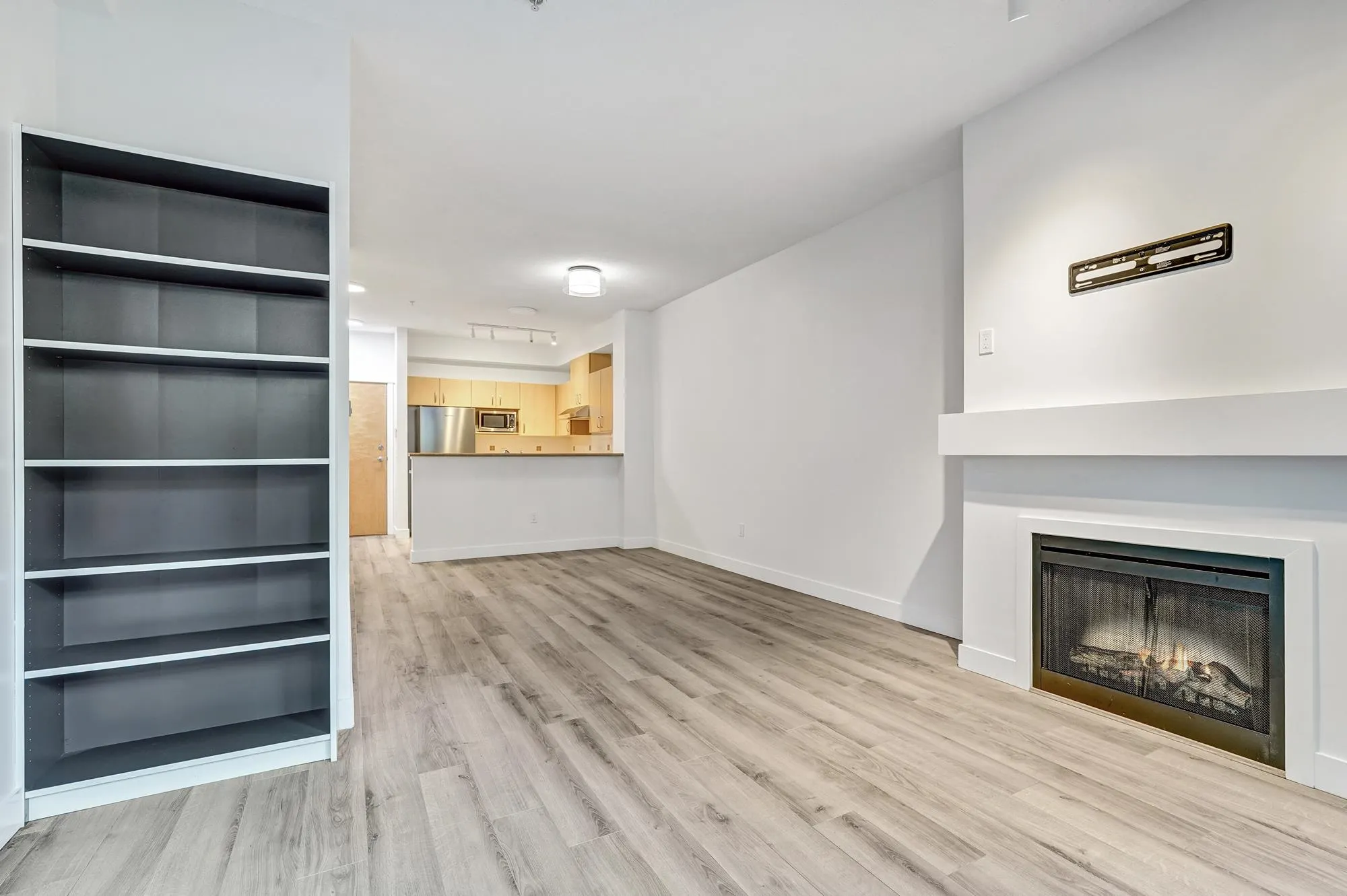 127 801 Klahanie Drive