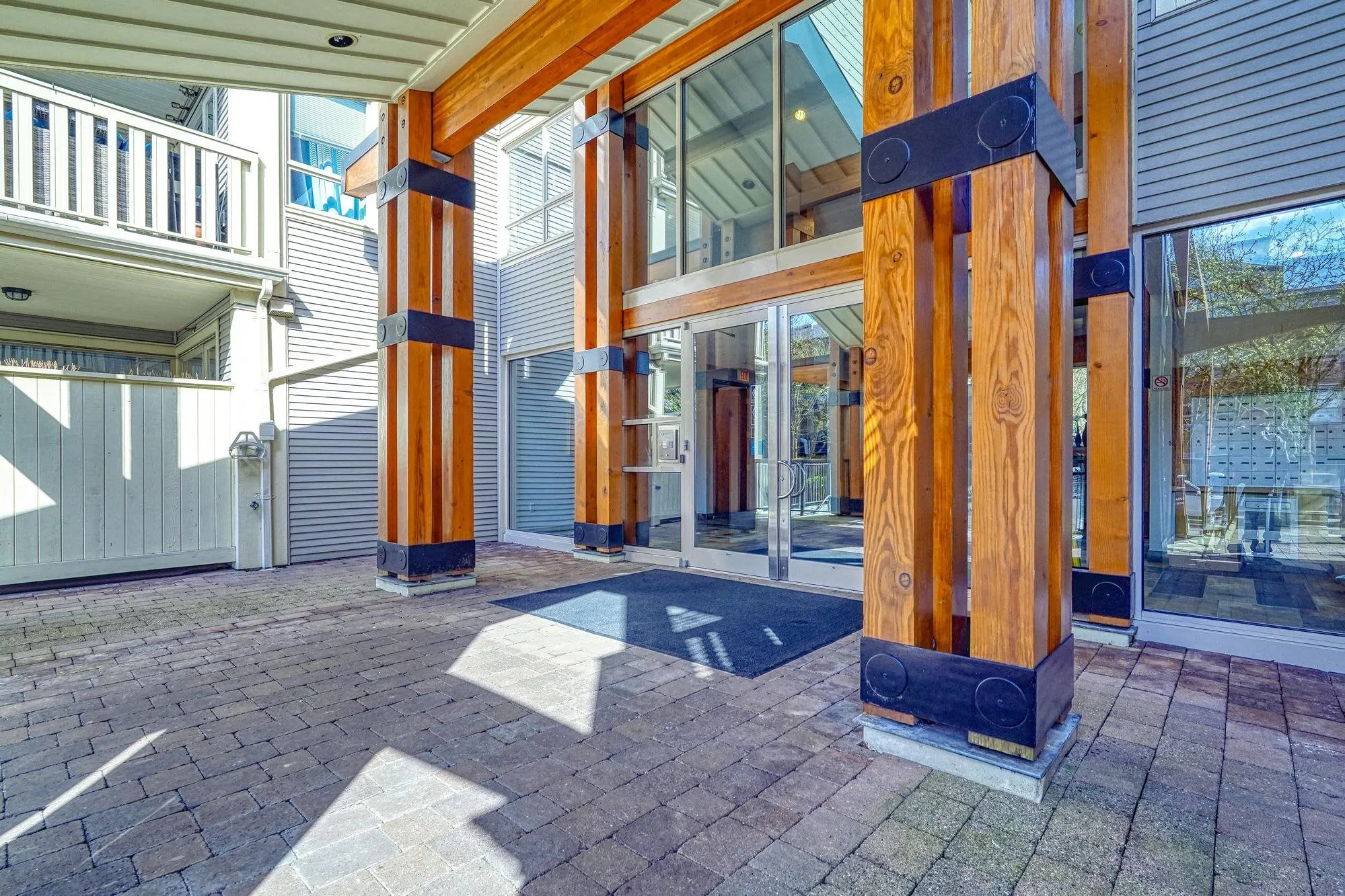 127 801 Klahanie Drive