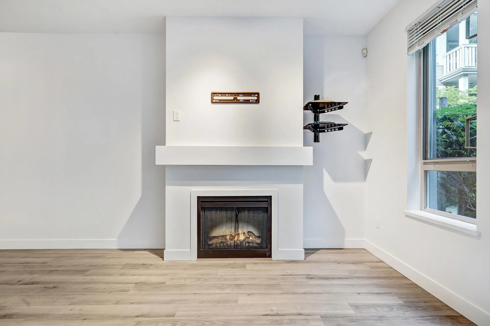 127 801 Klahanie Drive