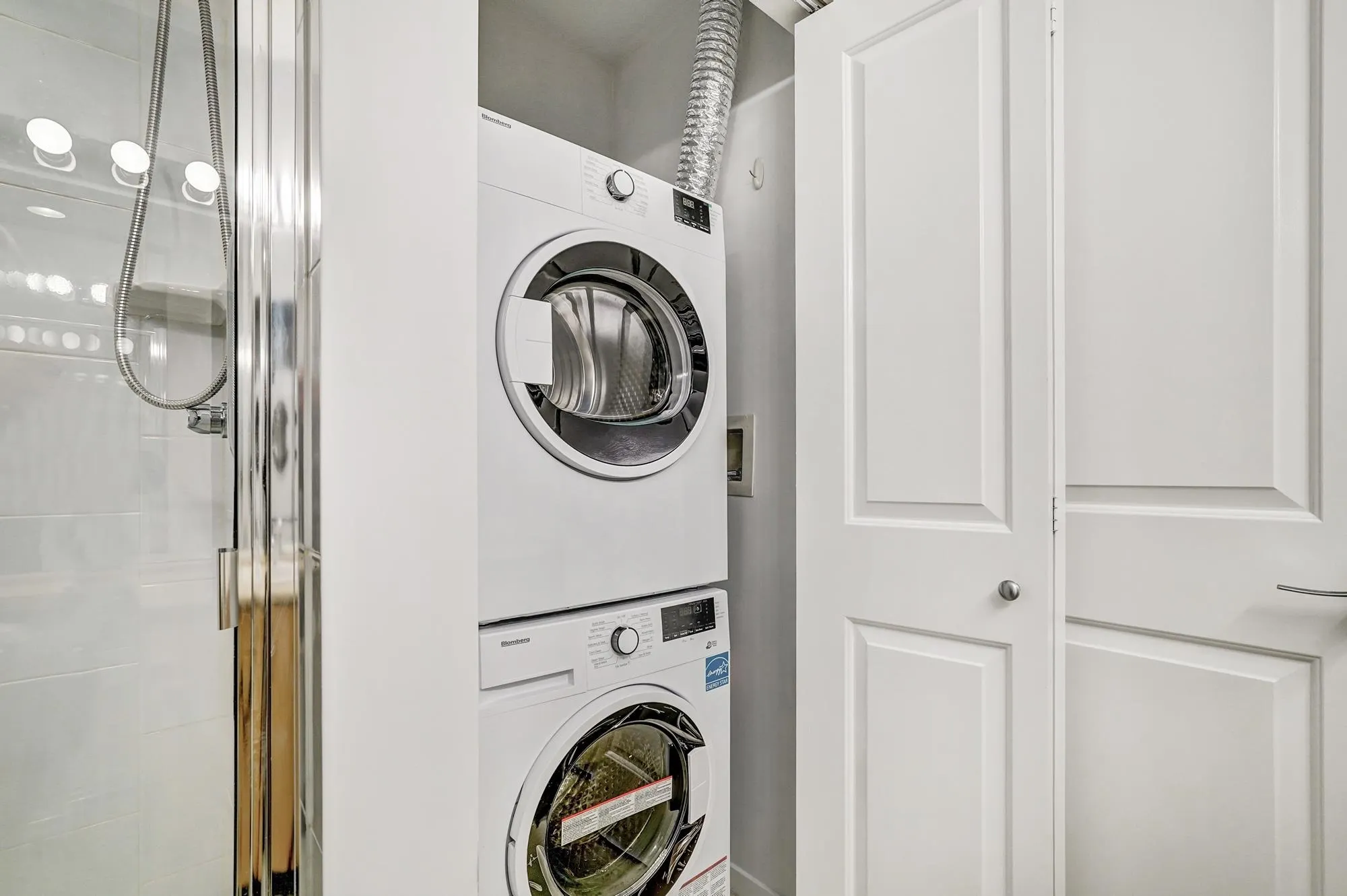 127 801 Klahanie Drive