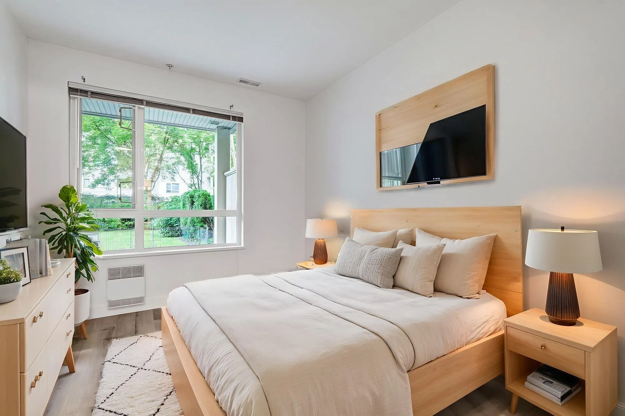 127 801 Klahanie Drive