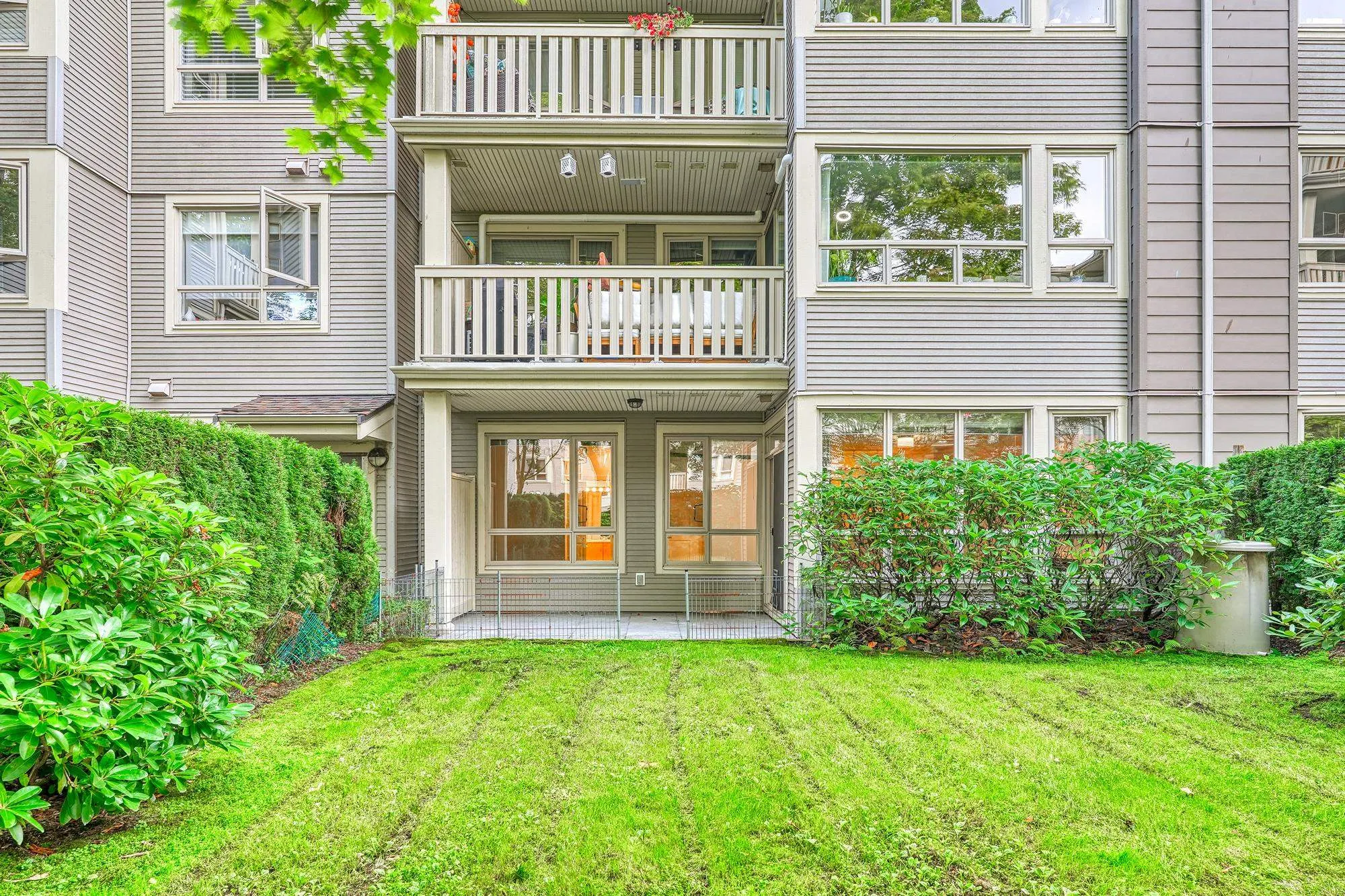 127 801 Klahanie Drive