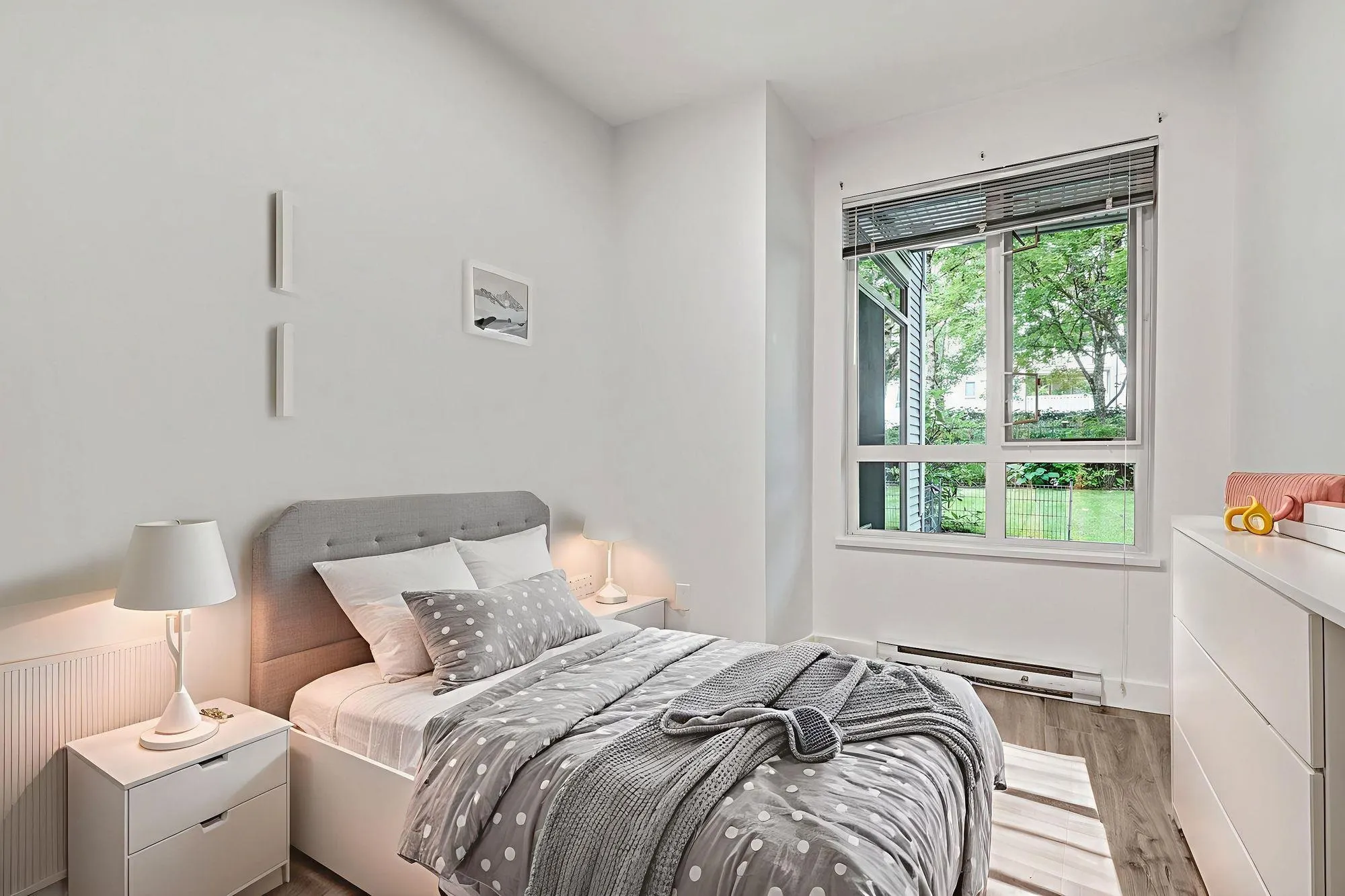 127 801 Klahanie Drive