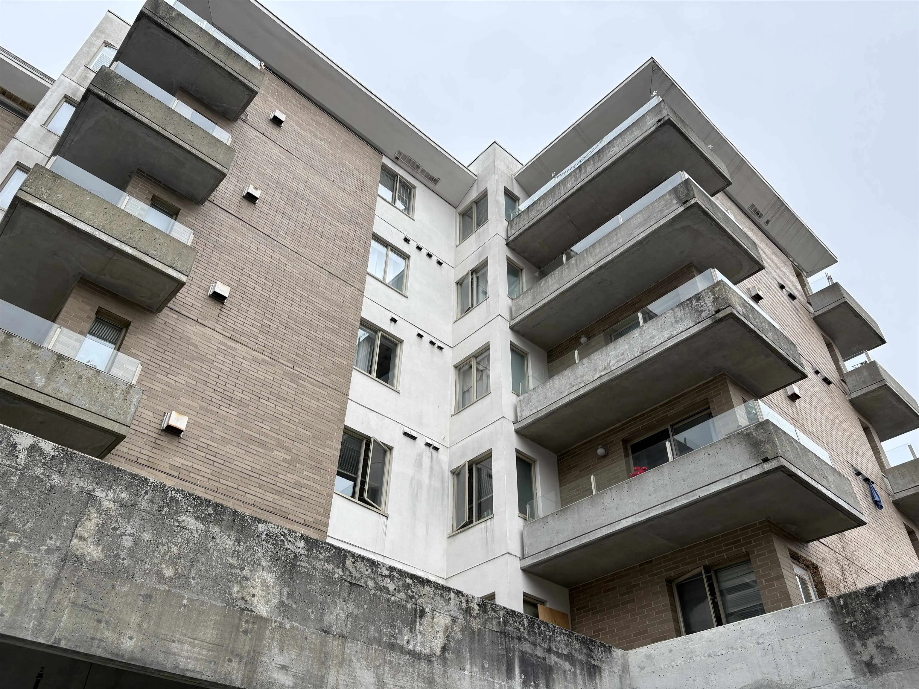 204 137 W 17th Street